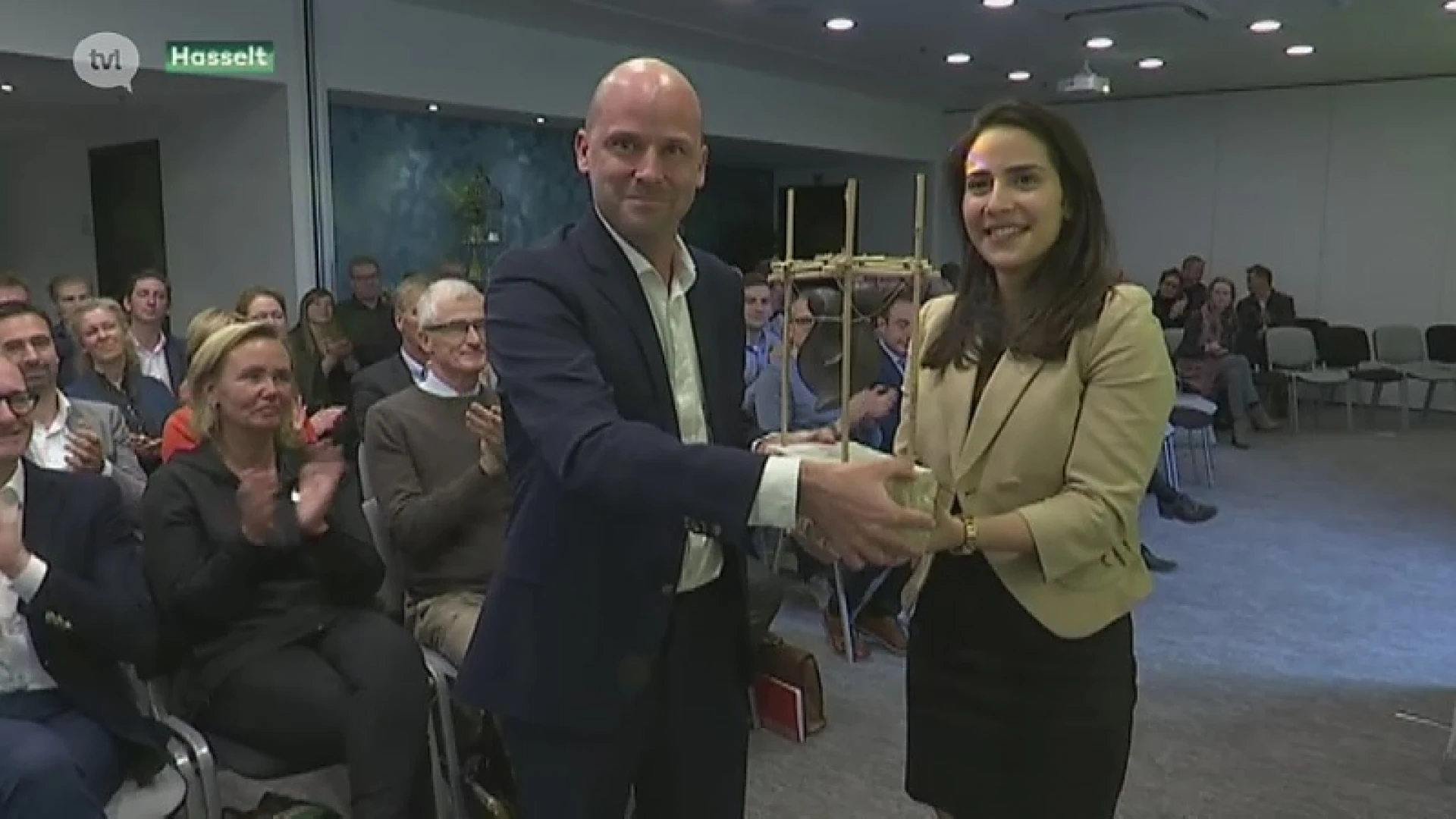 N-VA zet bijzondere nieuwe Vlaming in de bloemetjes met Ebbenhouten Spoor