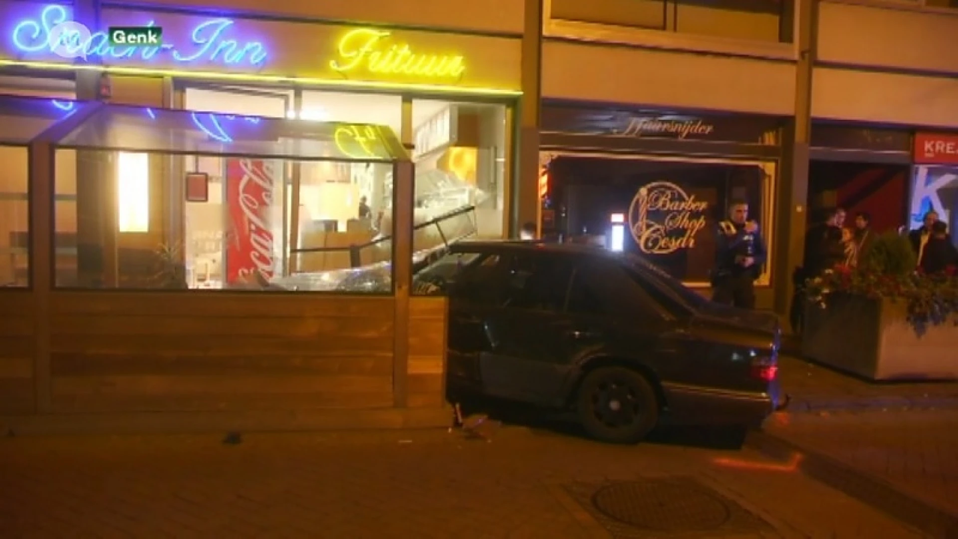 Auto crasht in Genkse snackbar