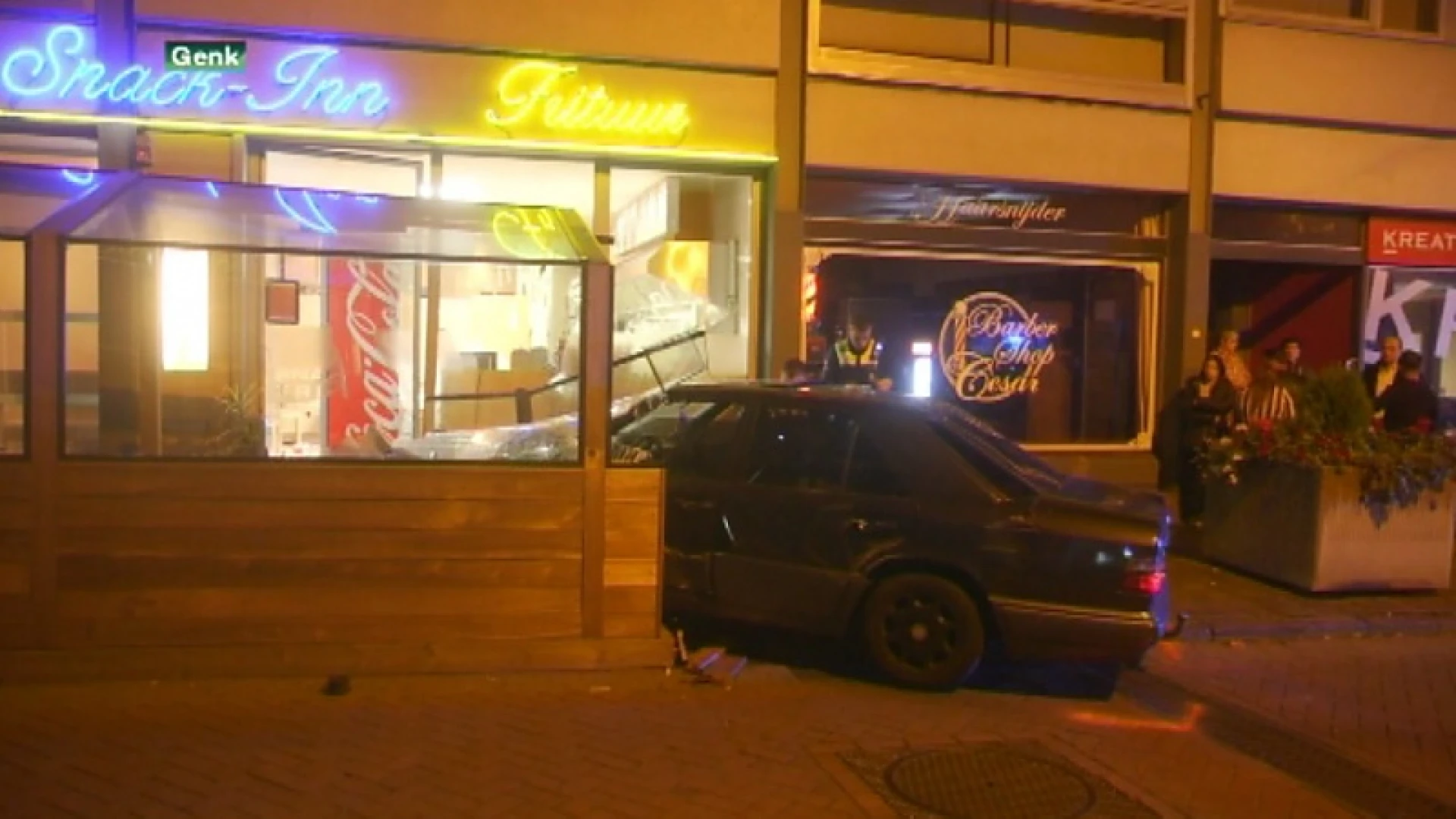 Man rijdt met gestolen wagen in Genkse frituur