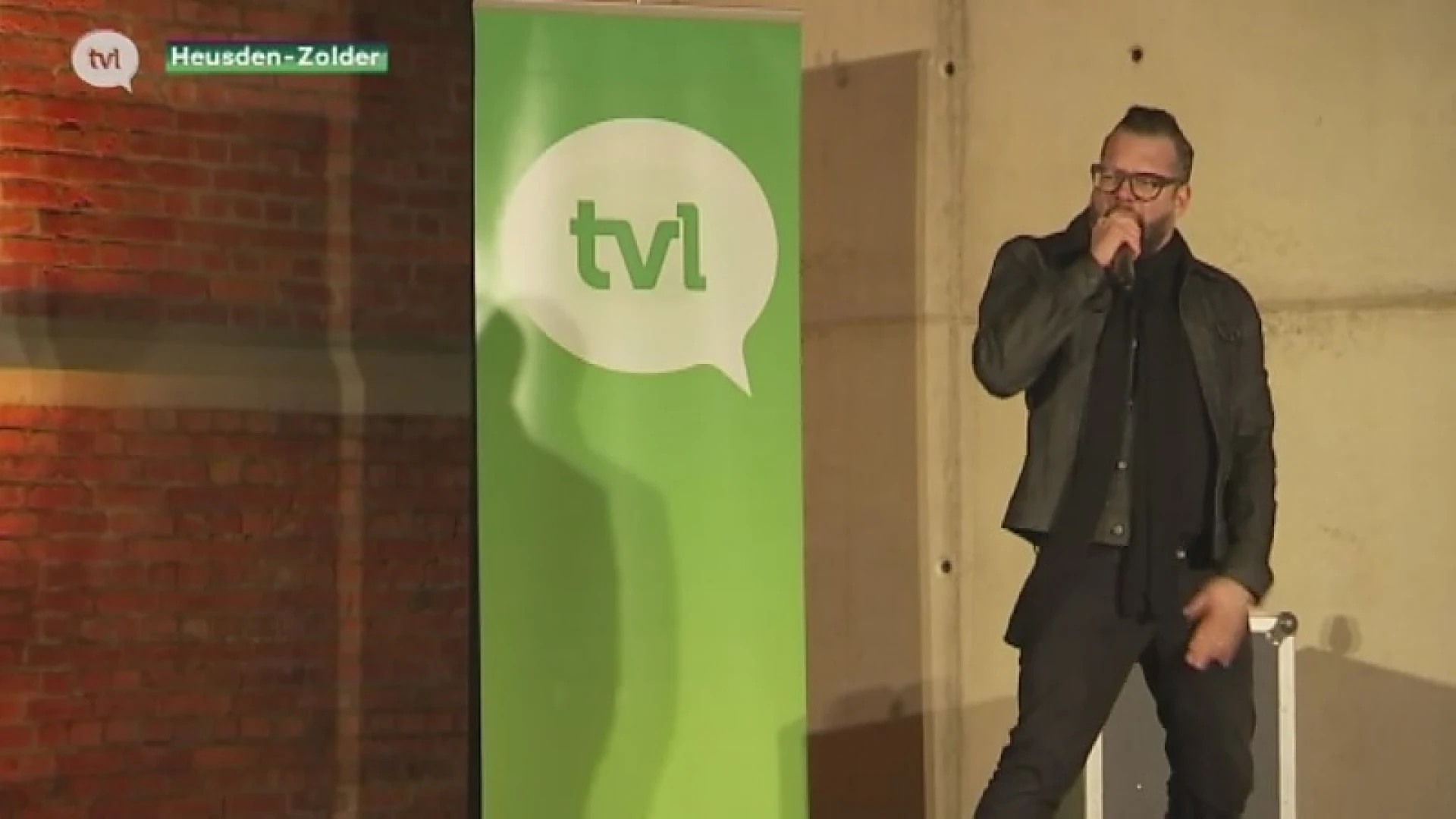 700 TVL-kijkers trotseren de koude voor eerste Wintervertelling met Alex Agnew