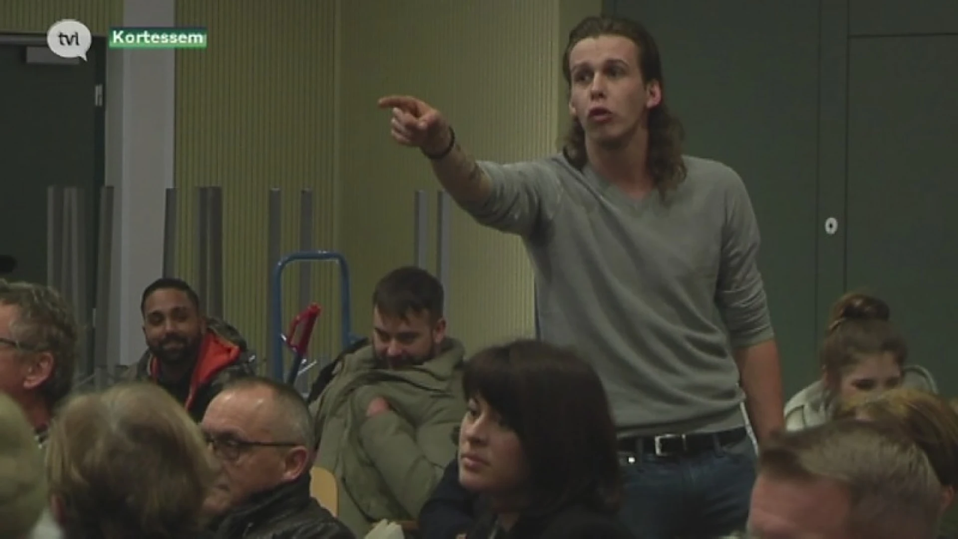 Protest tegen megakippenstal in Kortessem