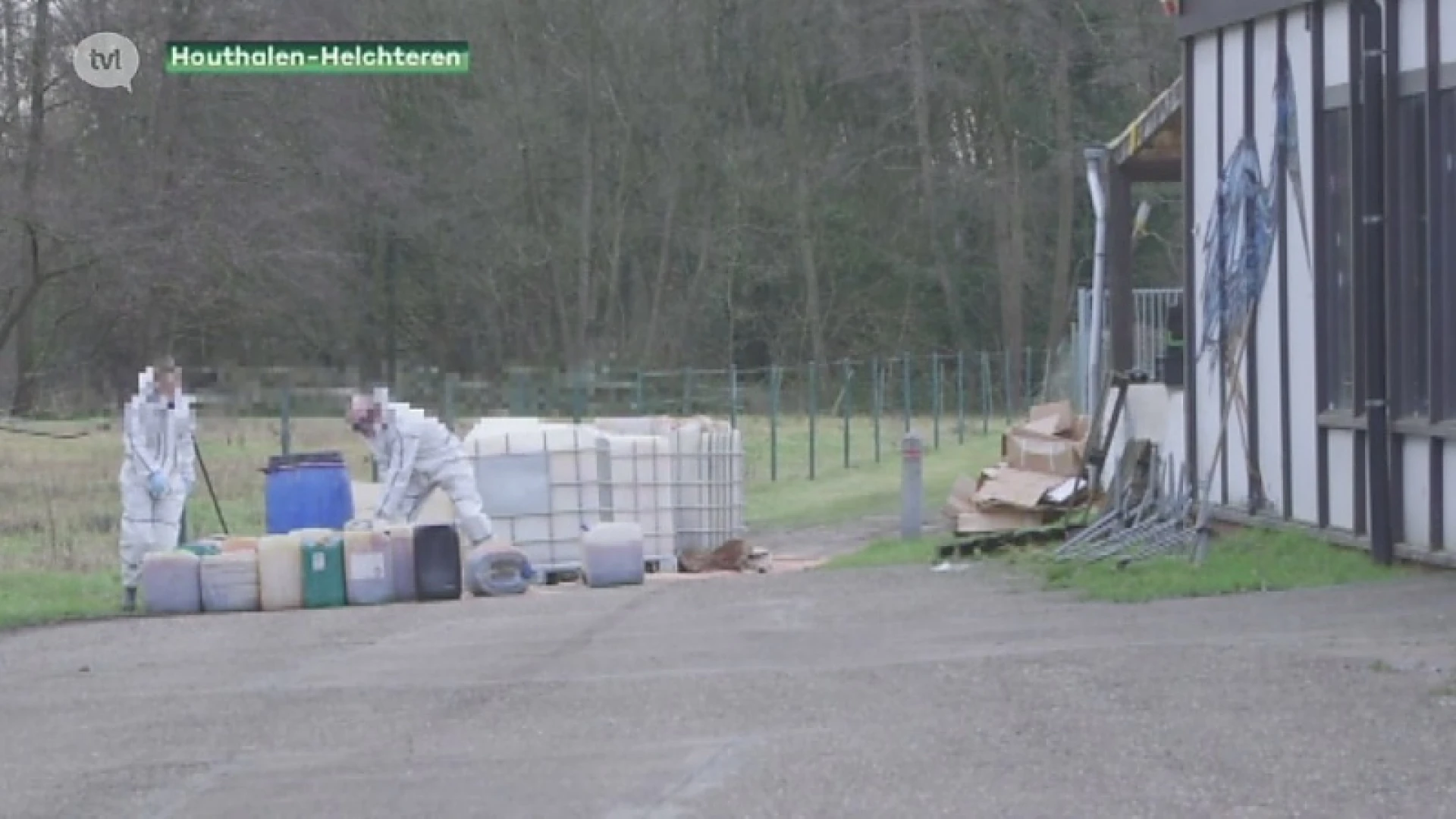 Opnieuw drugsafval in Houthalen-Helchteren. Vaten achter jeugdhuis gedumpt.