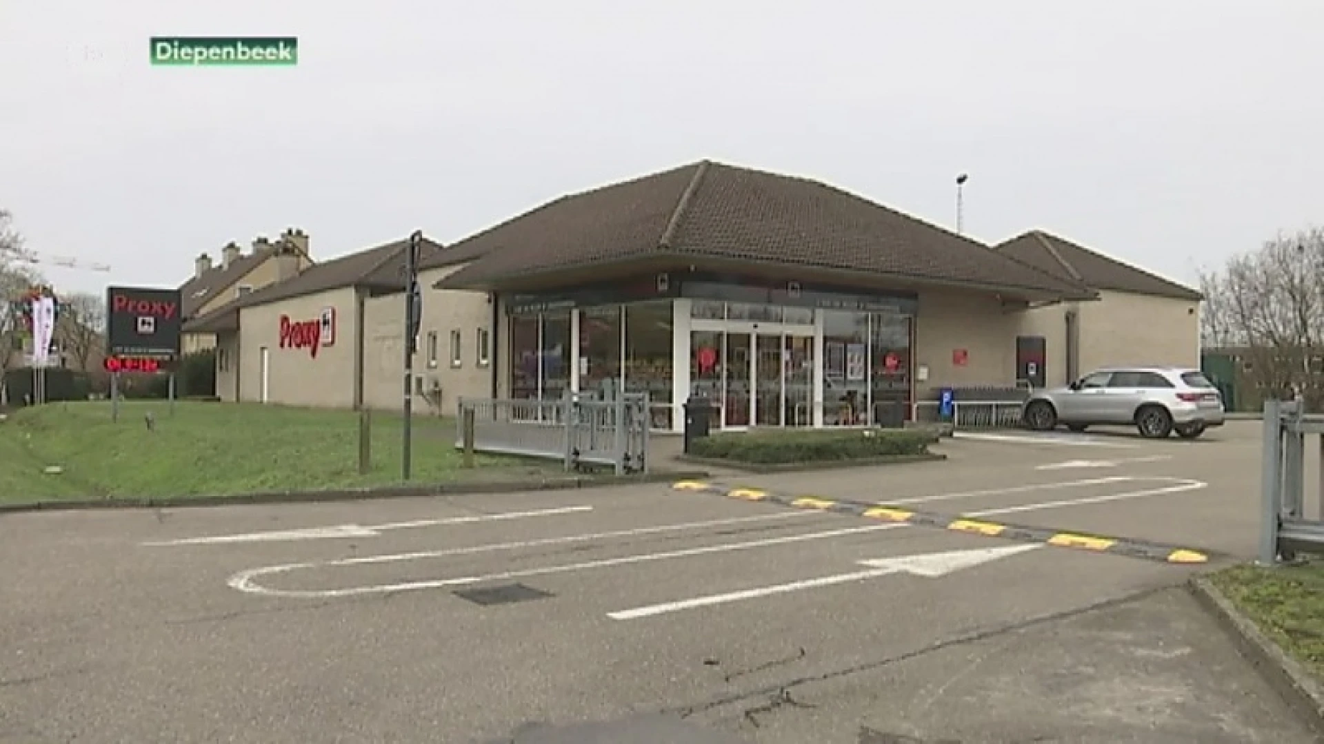 Inbrekers maken gat in dak van Delhaize Diepenbeek en roven twee kluizen leeg
