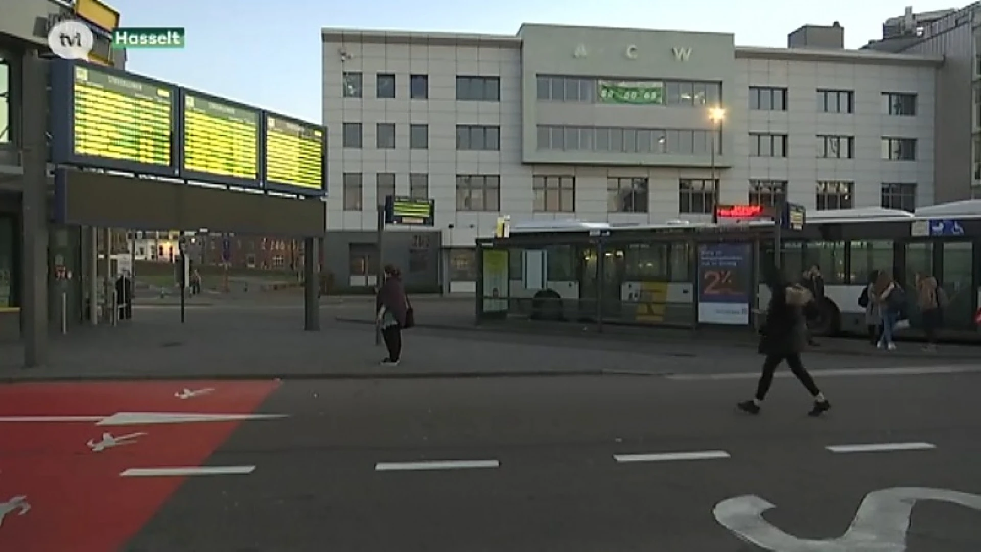 Trein-en busreizigers blijven massaal thuis en ook op weg is er uitzonderlijk weinig verkeer