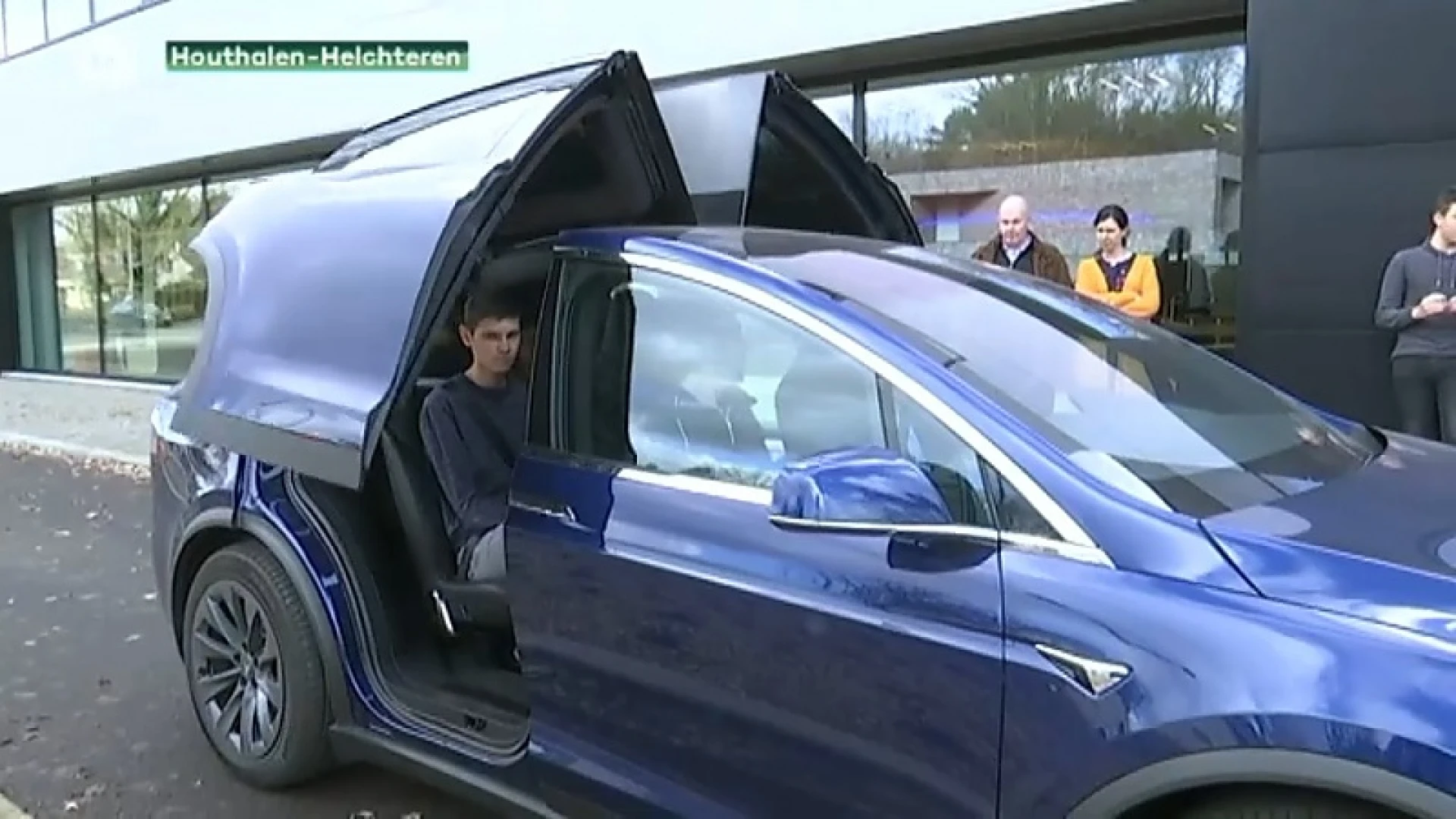 Leerlingen Inspiro College testen Tesla's