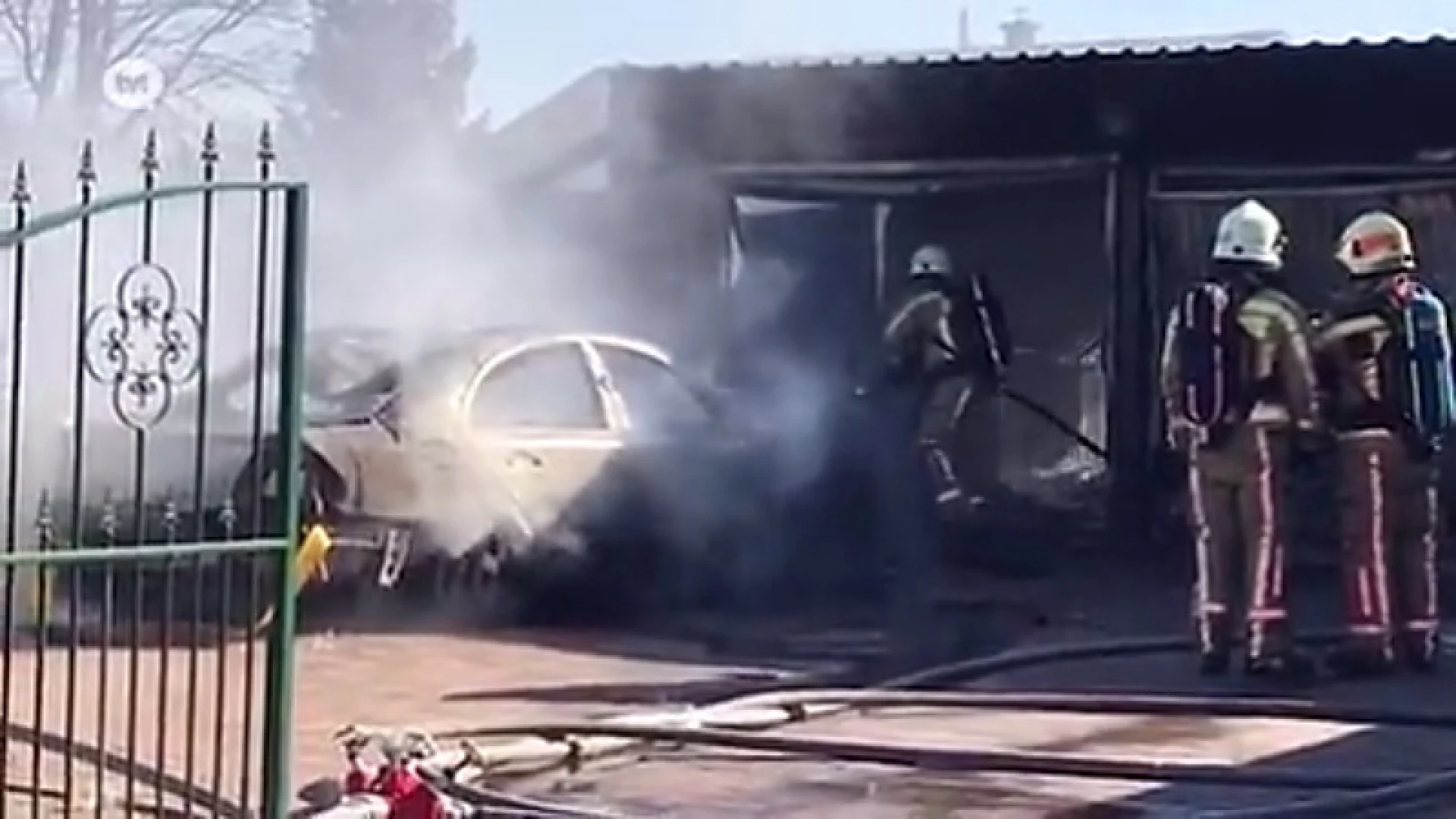 Dubbele garage brandt uit in Zonhoven