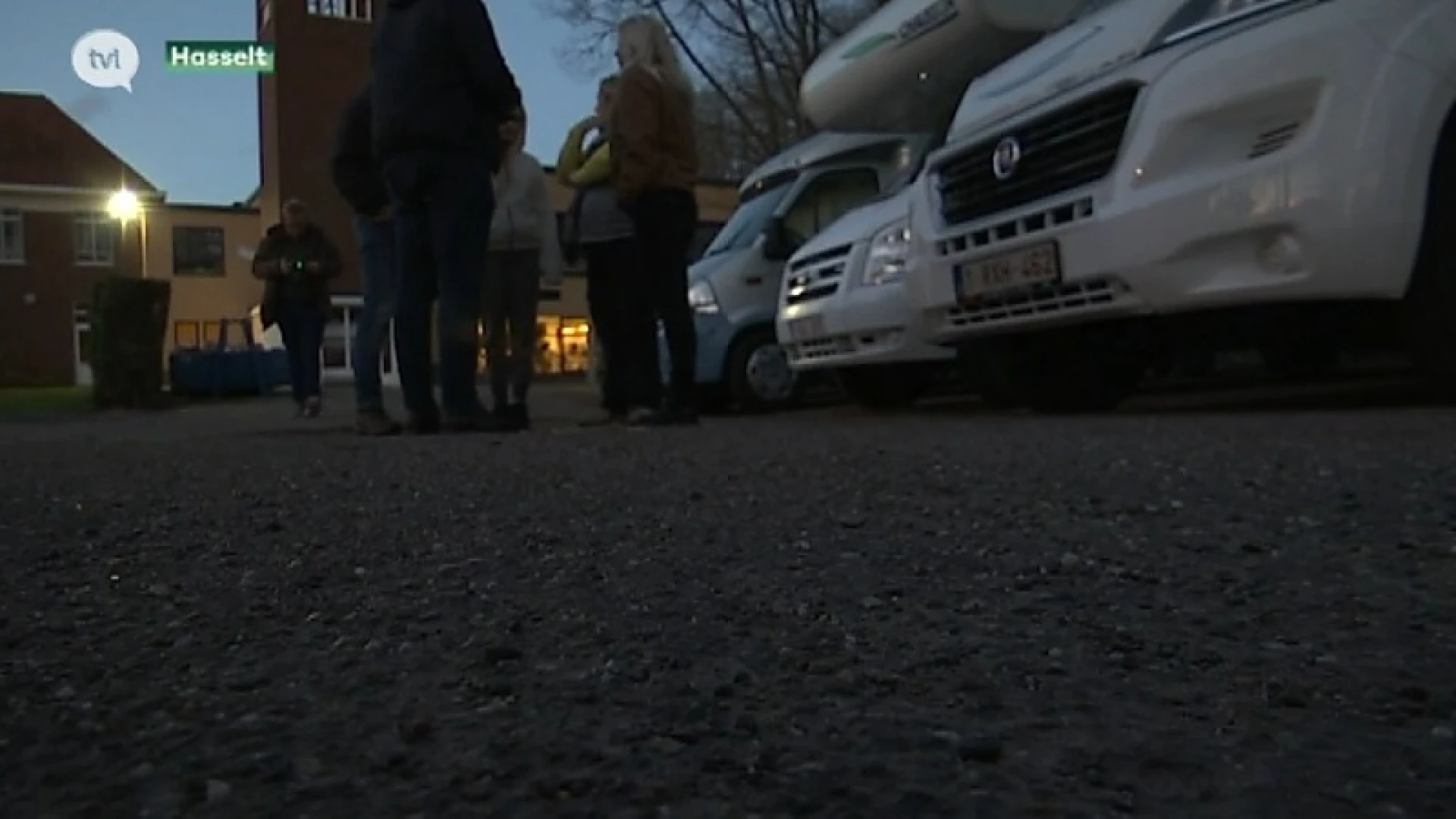Ouders kamperen aan school KIDS in Hasselt