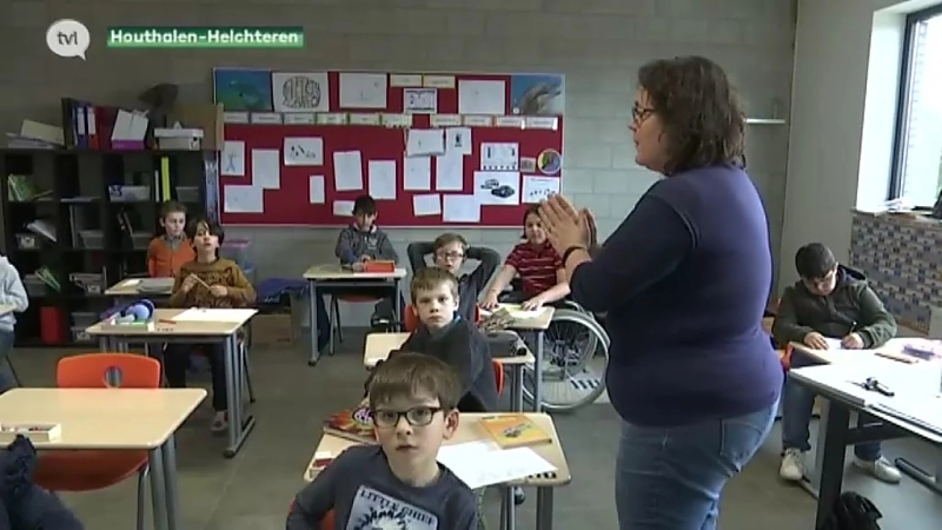 Hoogbegaafde leerlingen krijgen techniekles terwijl leerkrachten staken