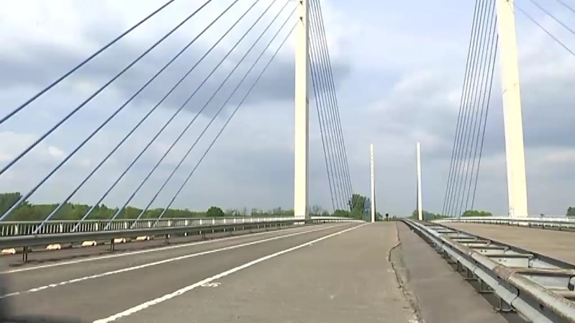 Tuikabelbrug in Godsheide wordt opgevijzeld