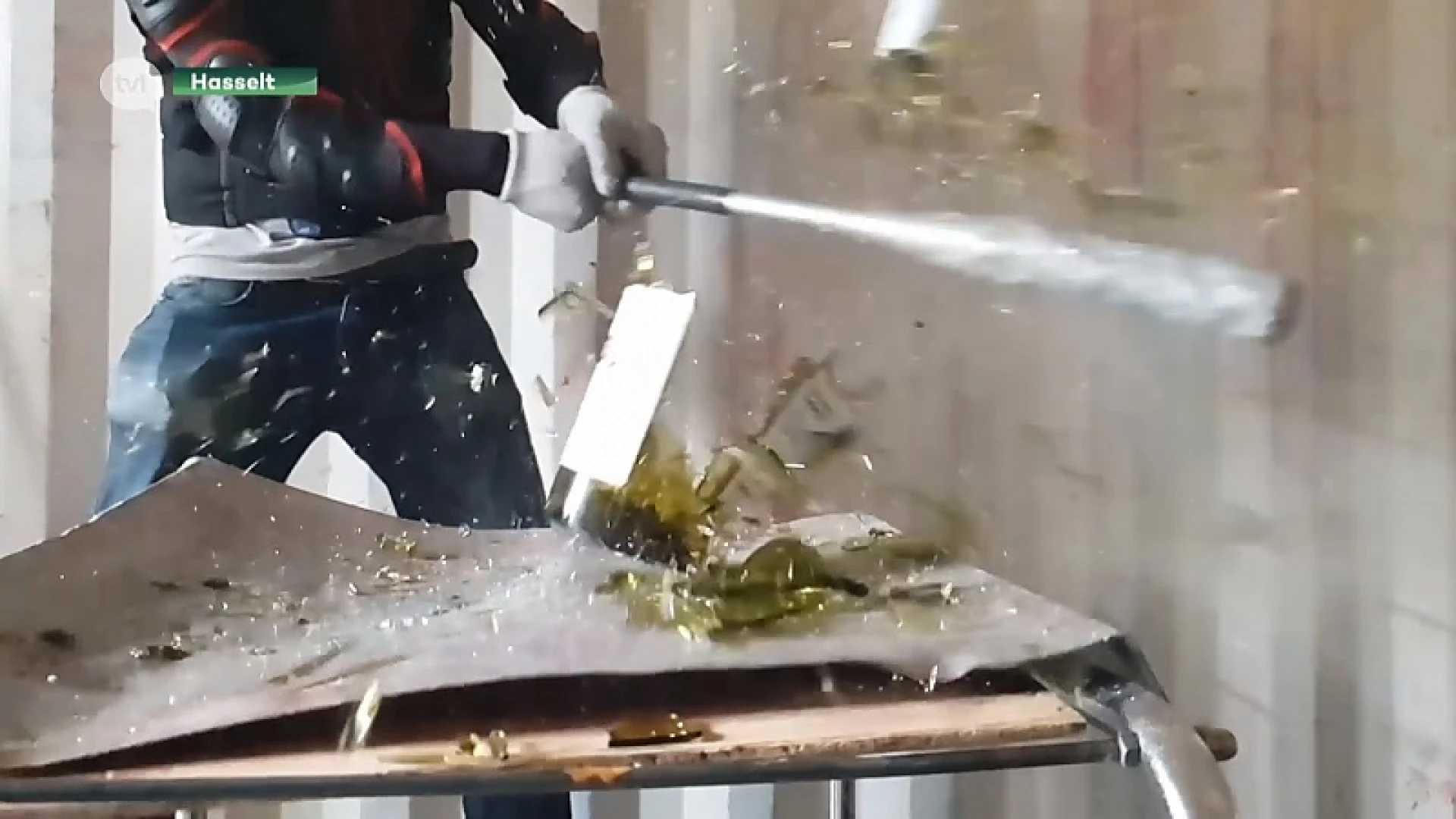 PXL-studenten slaan alles kort en klein in rage room