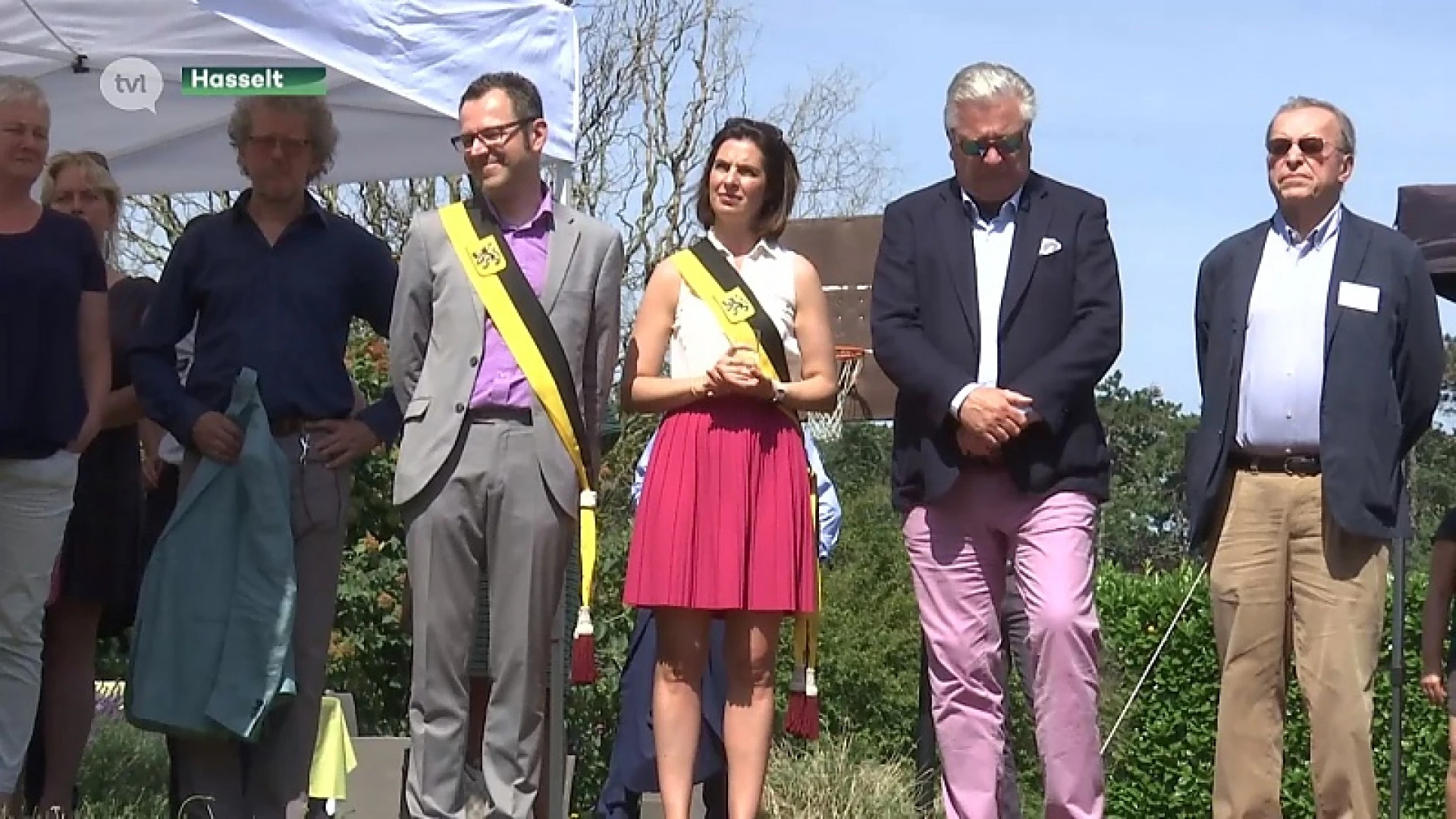 Goedgeluimde Prins Laurent bezoekt 'Baas & Beest' in Hasselt