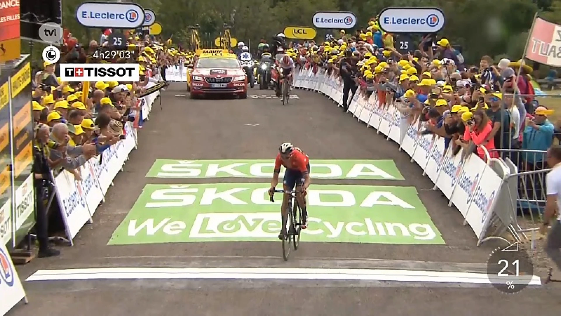 Halenaar Dylan Teuns wint zware bergetappe in Tour