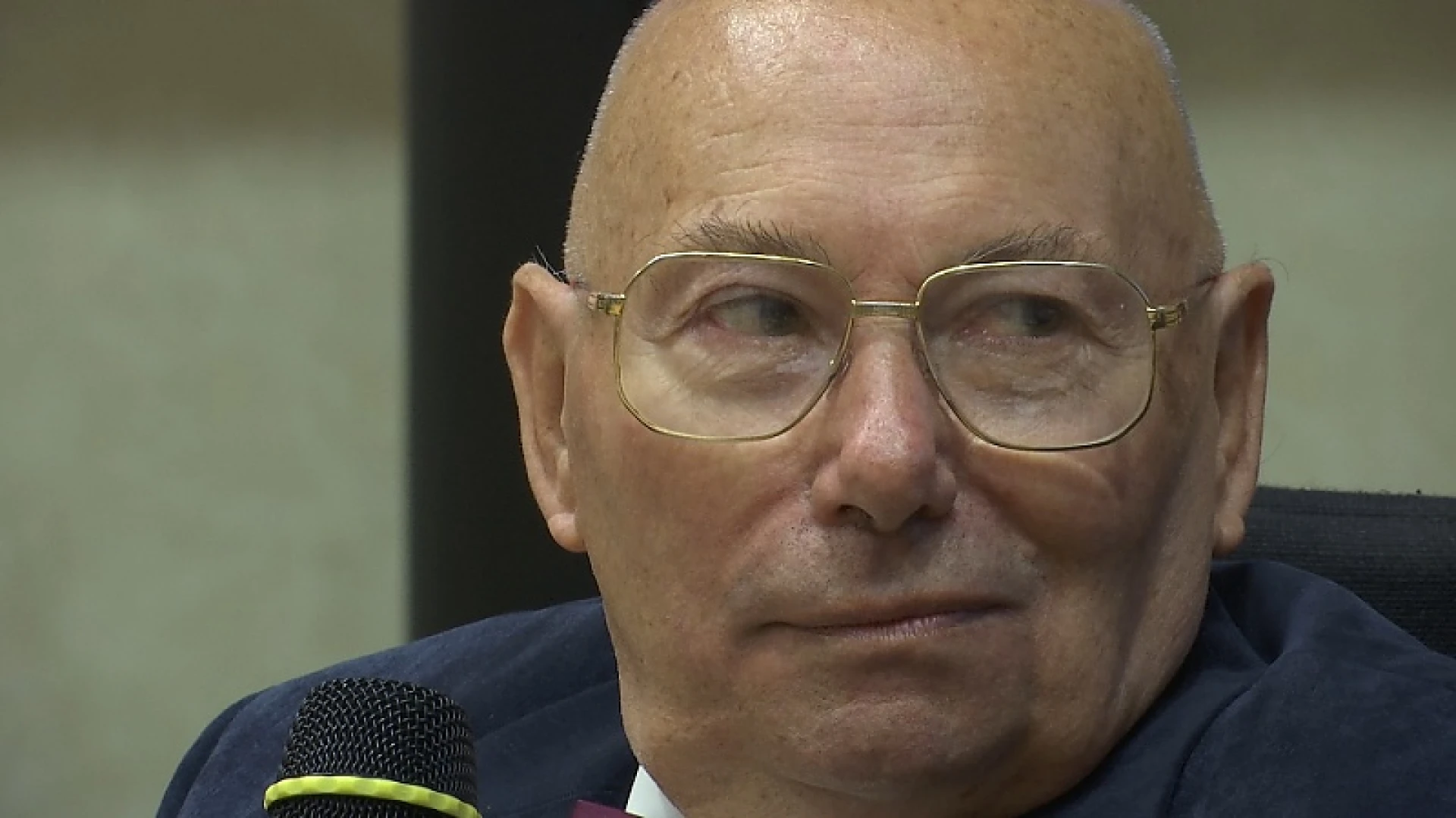 Zittingsdeurwaarder Cyriel Lambrix bundelt 30 assisenzaken in boek