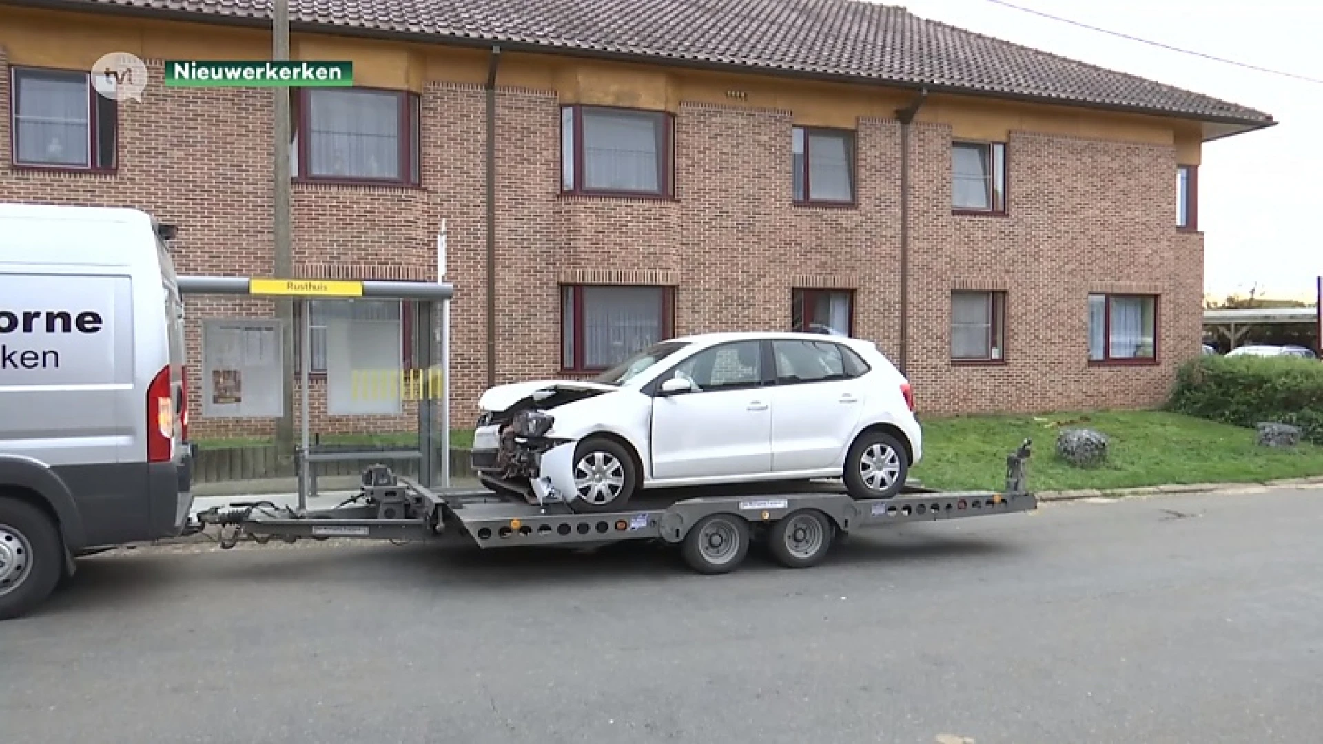 Wagen ramt rusthuis in Nieuwerkerken