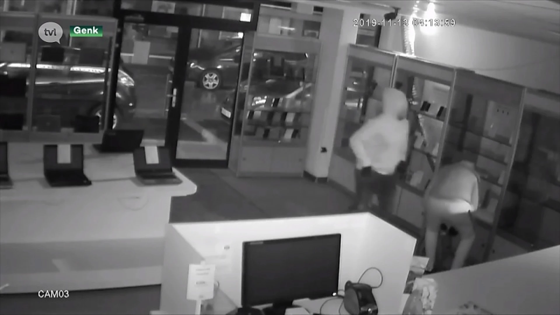 Telefoonwinkel in Genk zet beelden van overval online