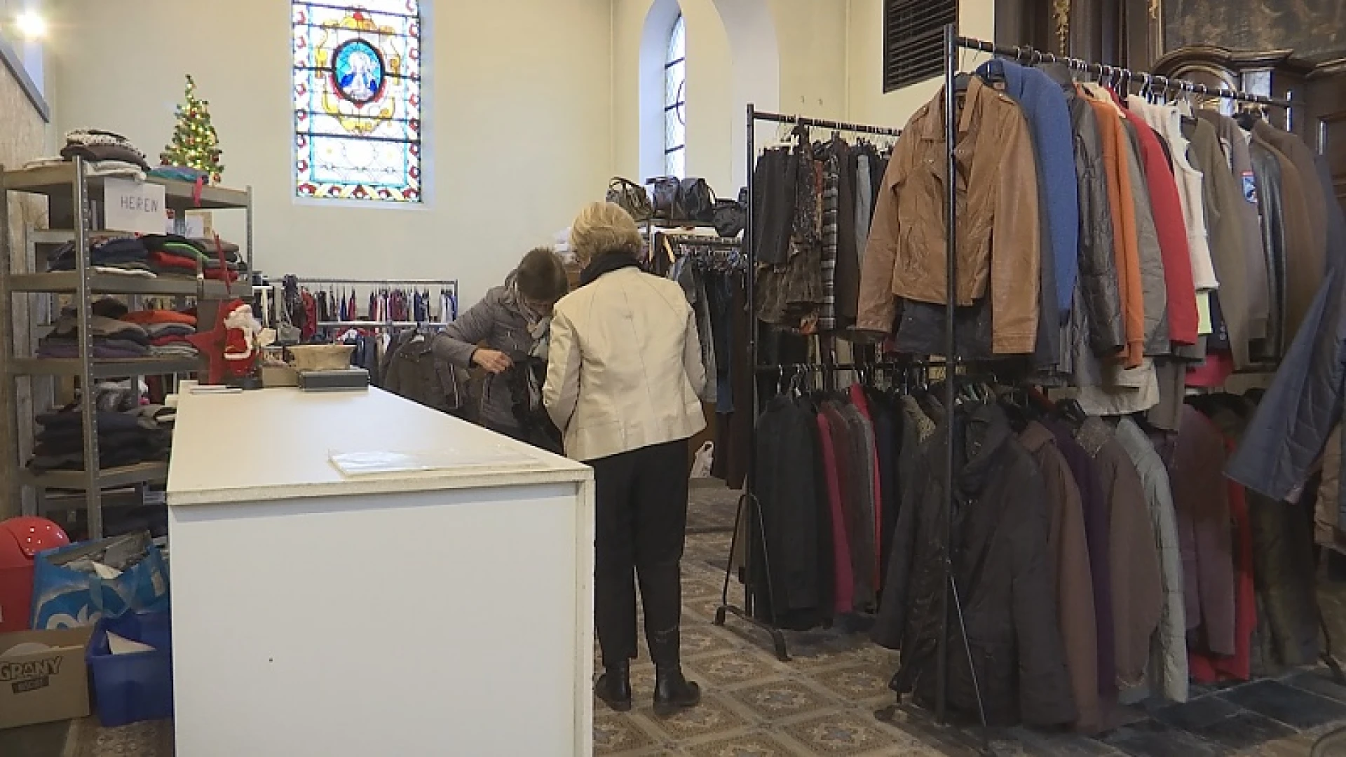 Kerk in Broekom wordt gebruikt als noodhulp voor minderbedeelden