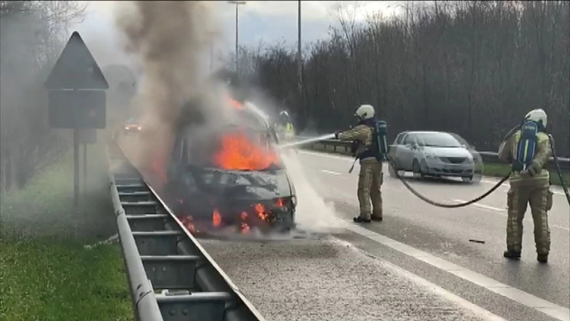 Achtergelaten auto brandt uit in Bilzen