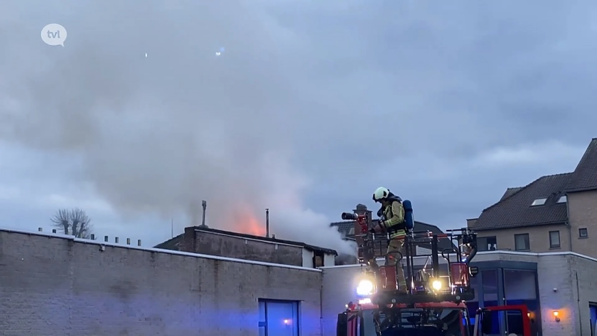 Uitslaande brand legt woning in Tongeren volledig in de as