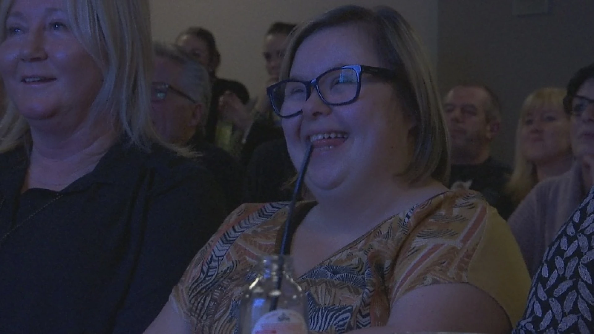 120 sympathisanten kijken samen Limburgse Brenda exclusief eerste aflevering Down The Road