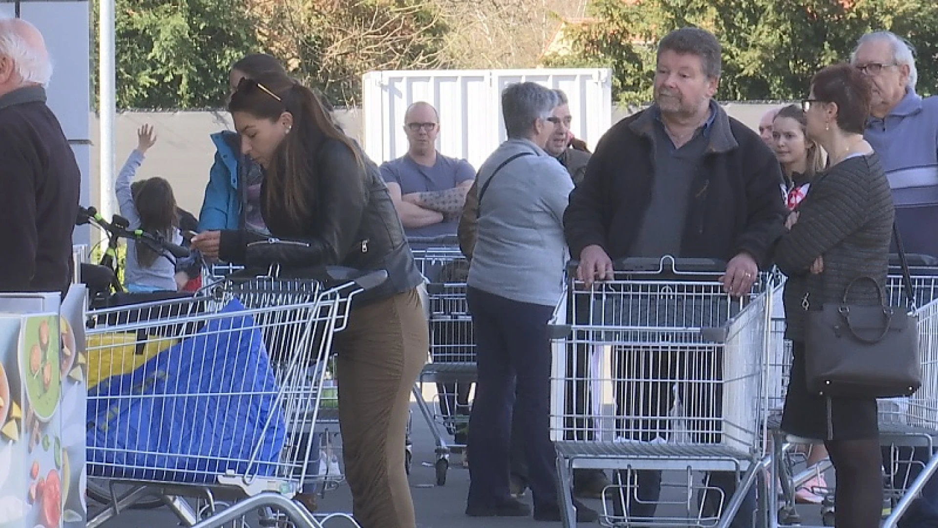 Mensen slaan weer massaal aan het hamsteren