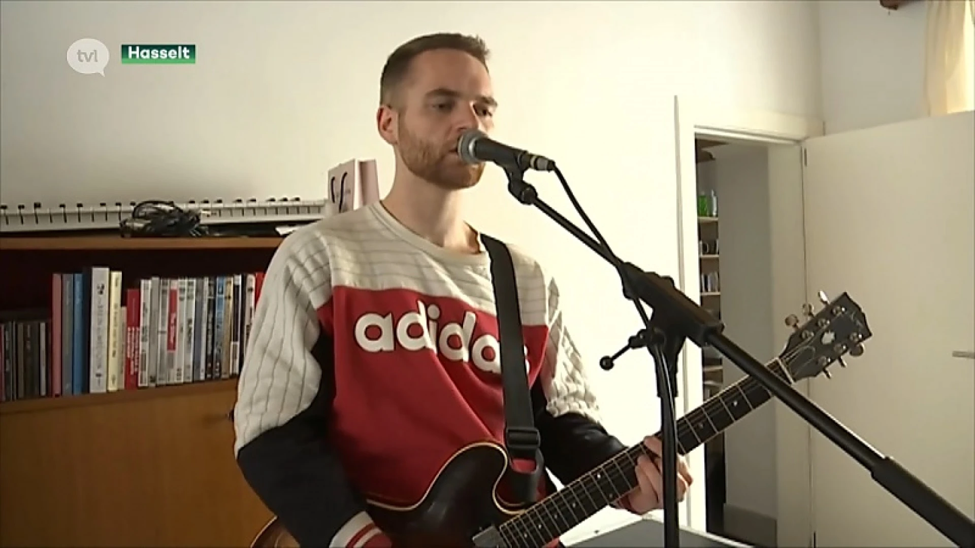 Muzikant zit werkloos in quarantaine en maakt nu dagelijks muziekvideo's