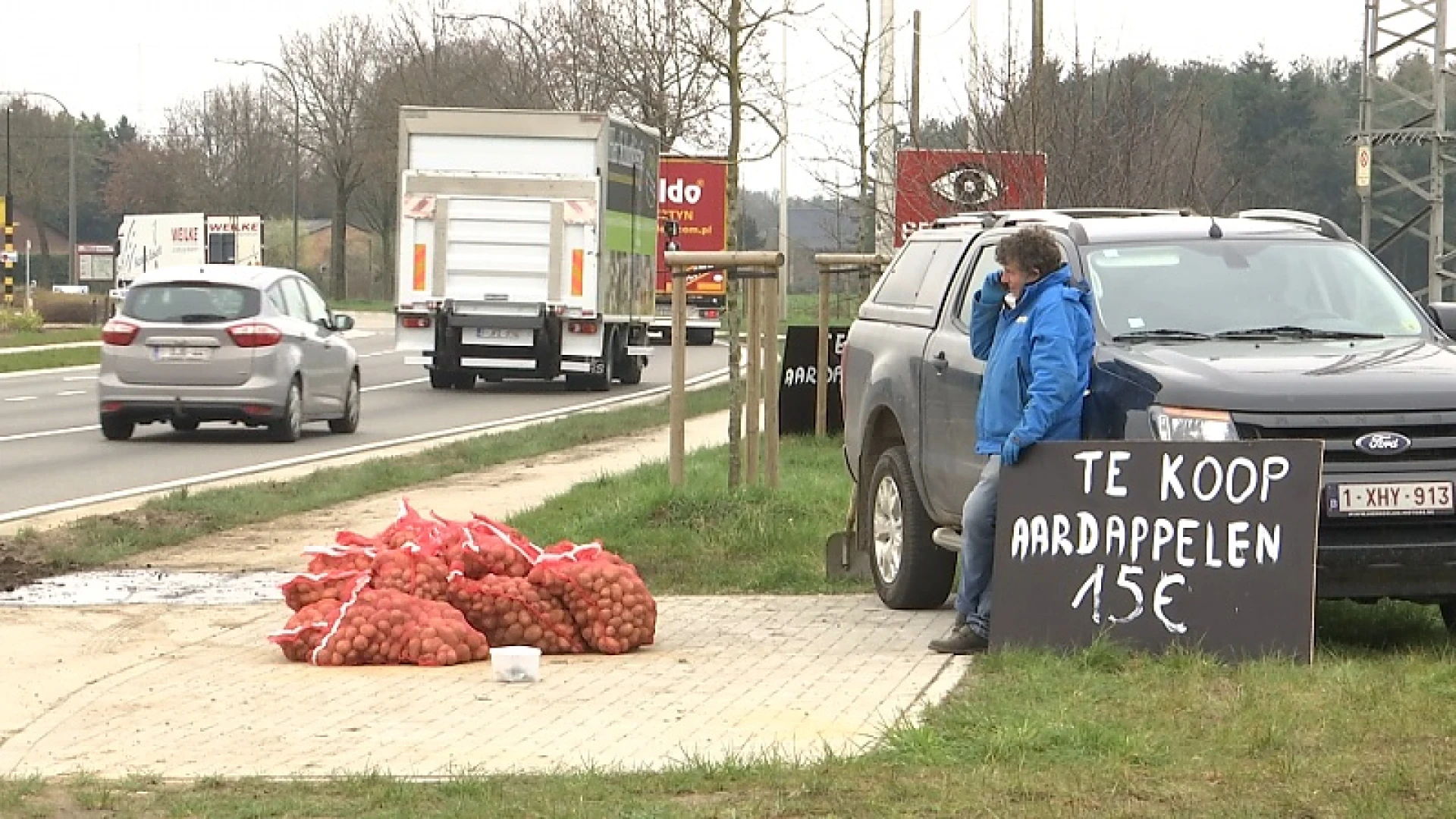 Boer in Paal verkoopt aardappelen op straat omdat hij met zijn oogst blijft zitten