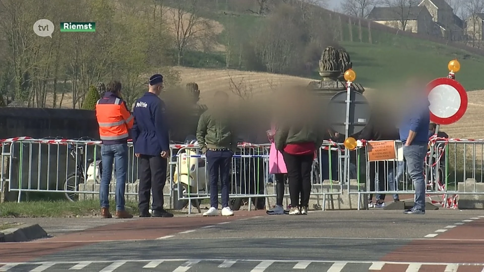 Onbekenden breken grensversperring af in Riemst om illegaal grens over te steken