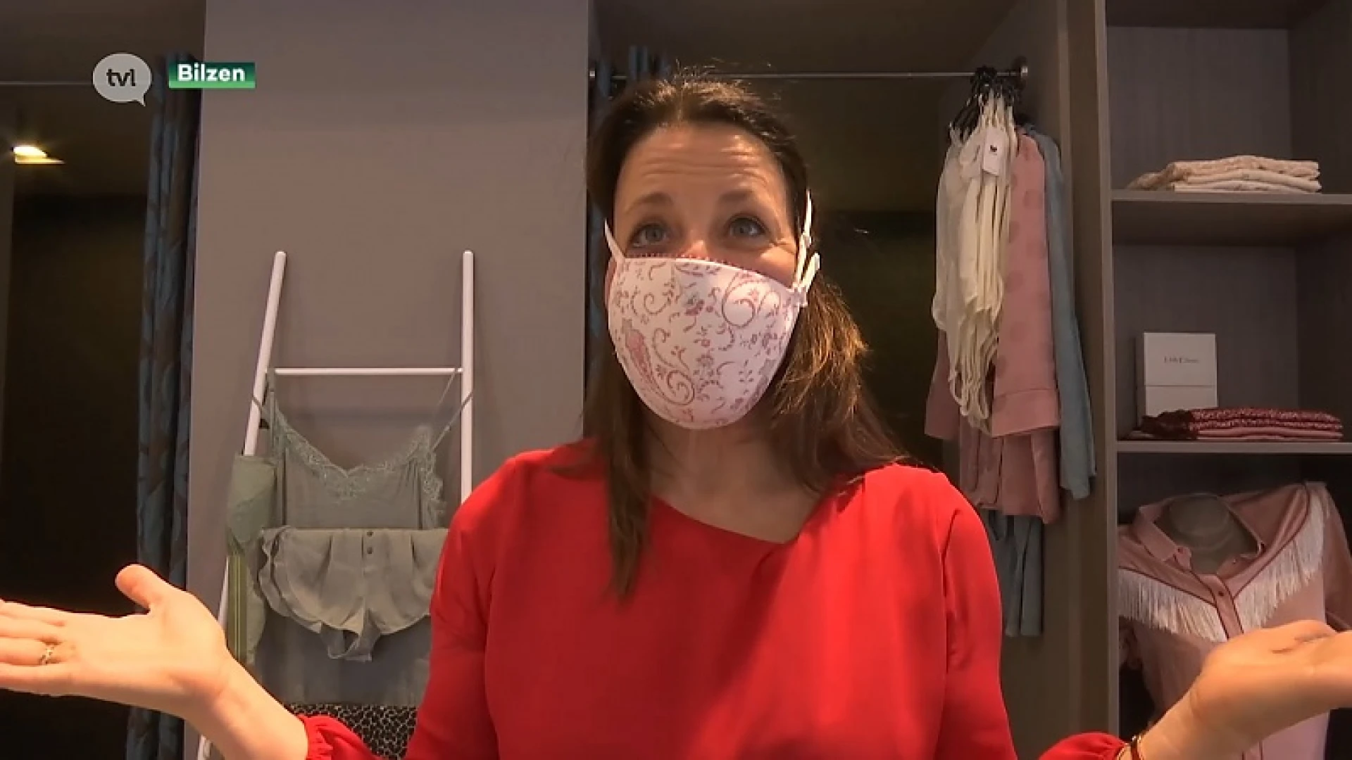 Bilzerse lingeriespecialist gaat viraal met BH-mondmasker