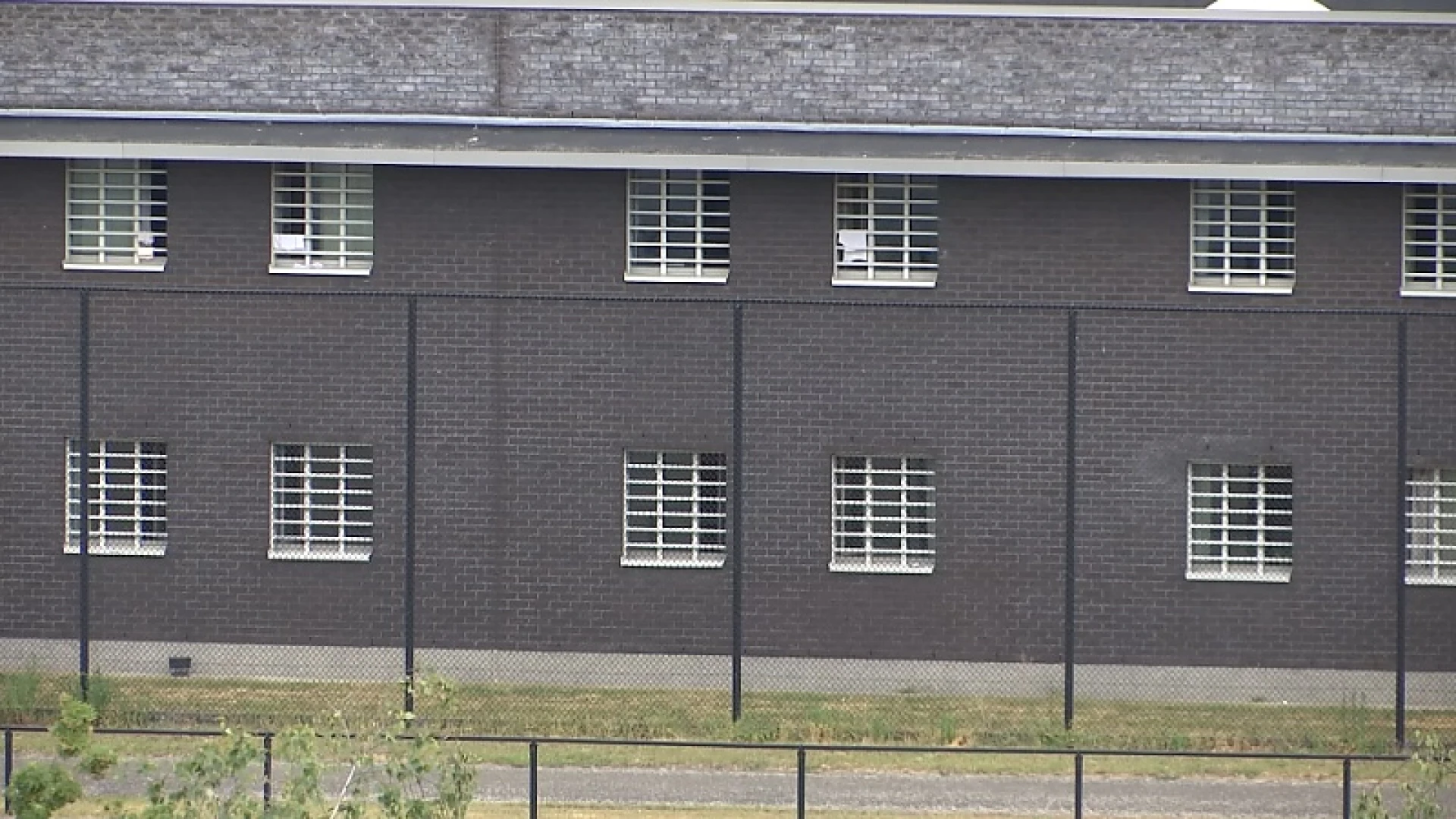Noodkreet vanuit gevangenis Hasselt: ”Laat bezoek weer toe.”