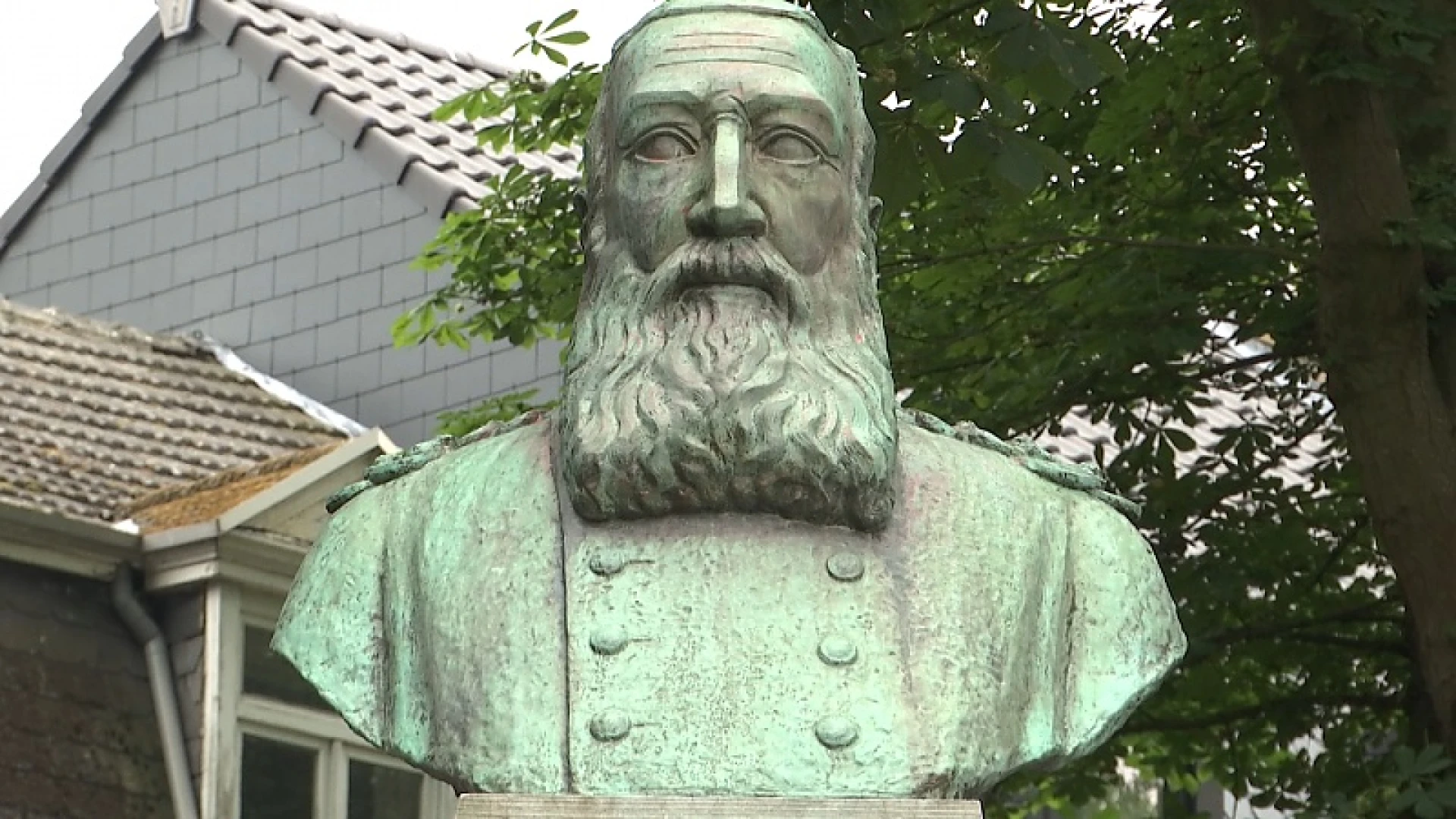 Leopold II wankelt op zijn sokkel