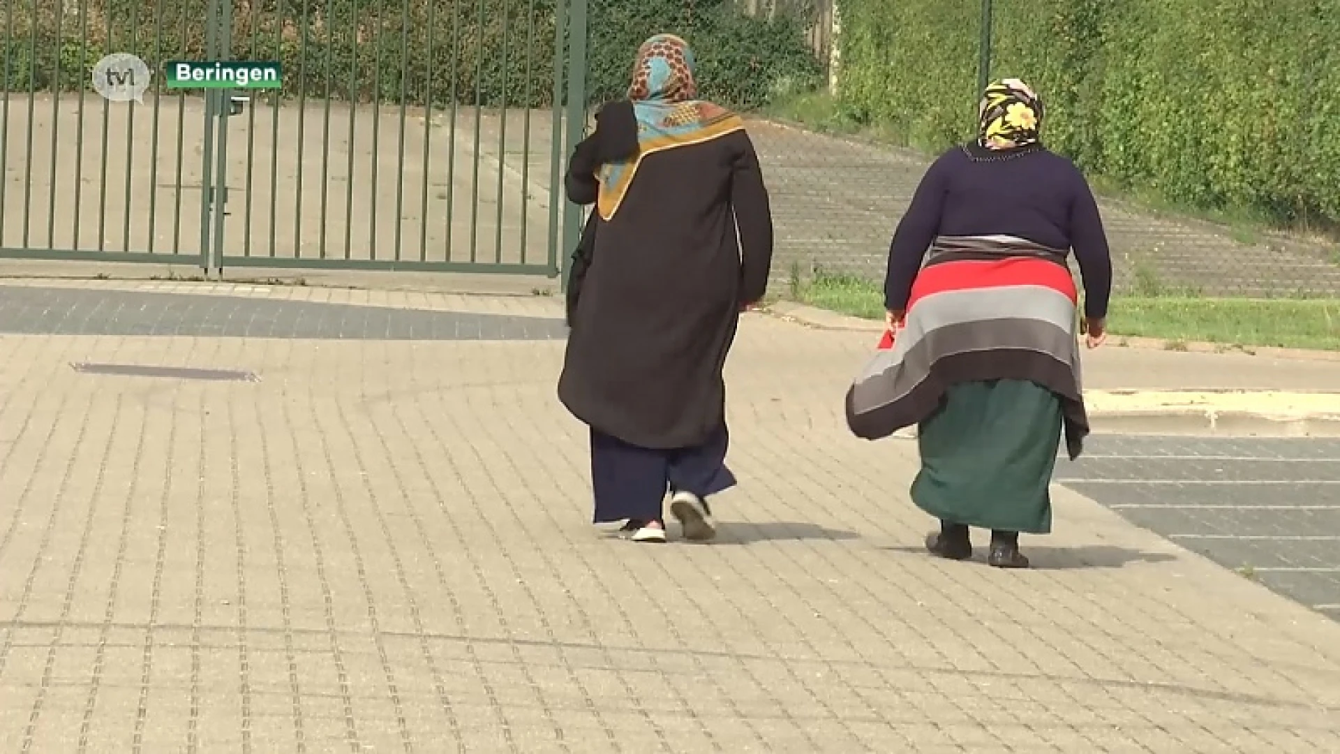 Beringen in de gevarenzone en roept hulp in van waarnemend gouverneur Carlier