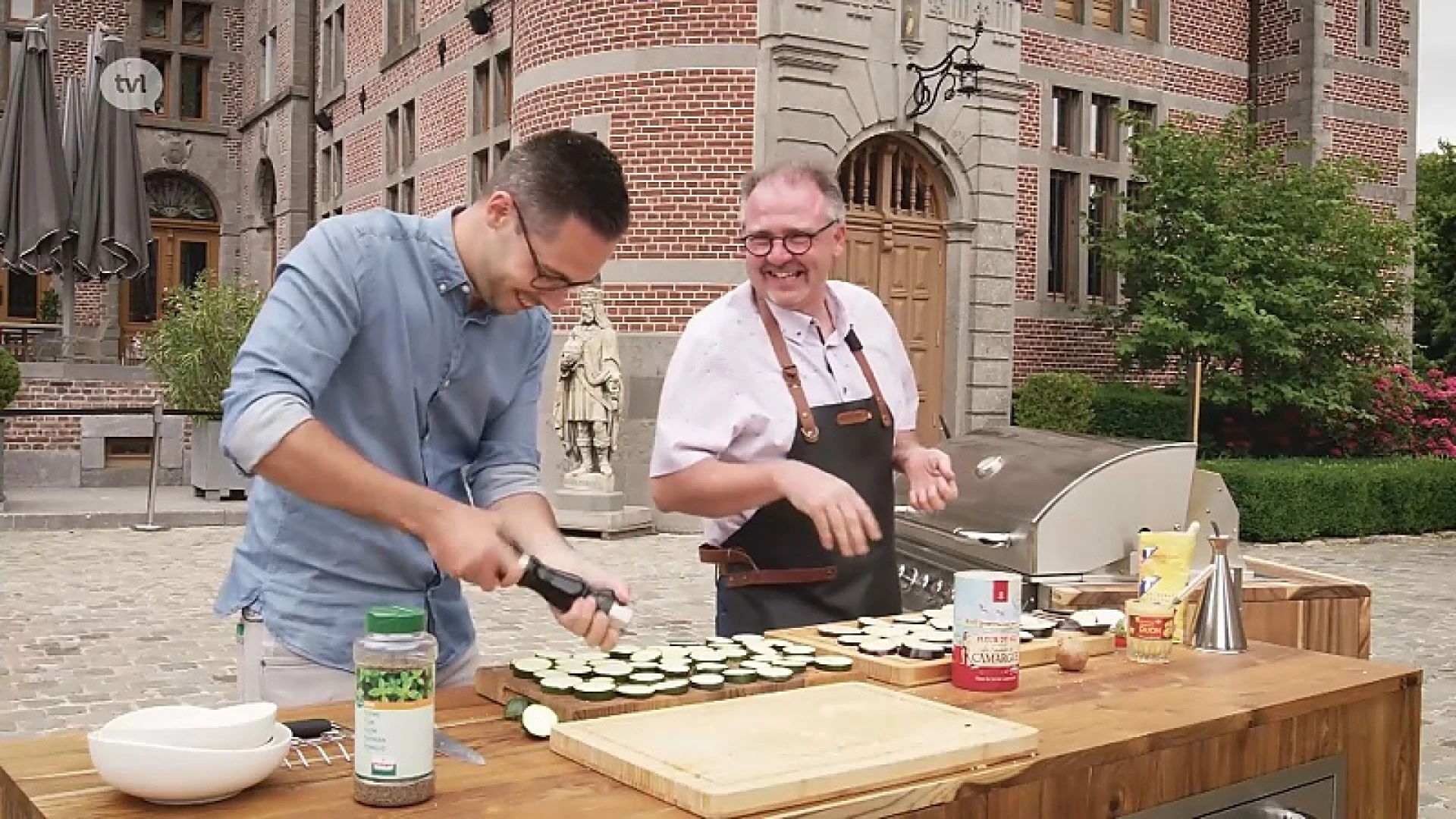 BBQ-tips: hoe kan je barbecueën zonder er veel tijd in te steken?