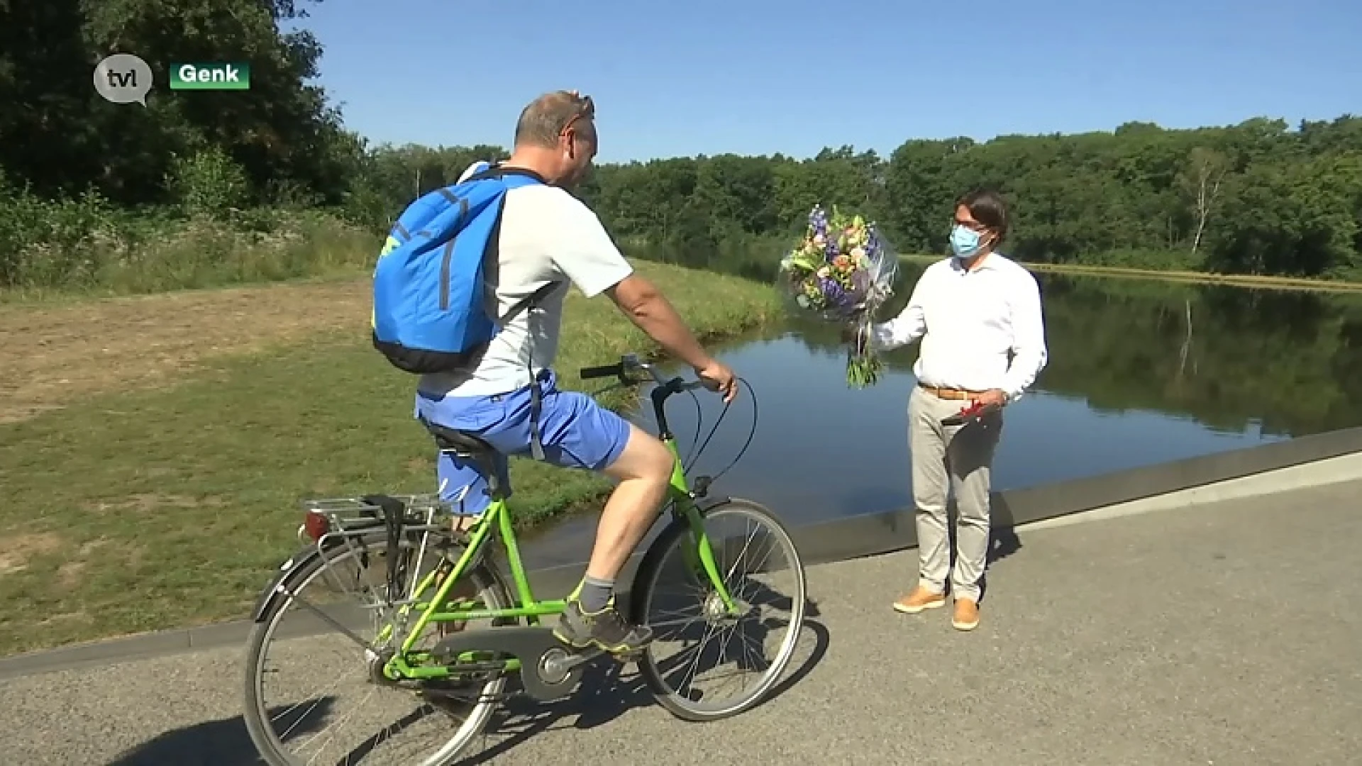 Miljoenste fietser door het water in Bokrijk
