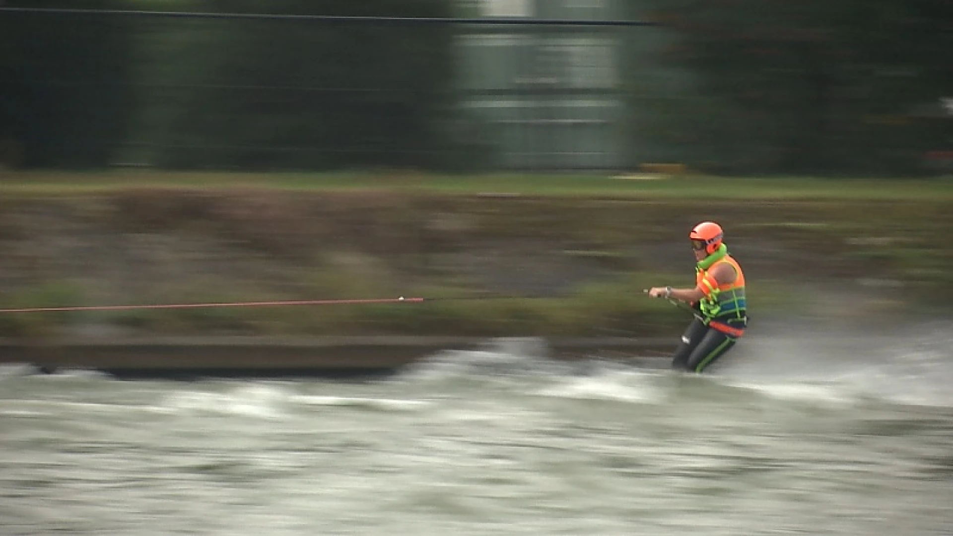 Belgisch kampioen waterskiracen Tim Lisens verlengt titel