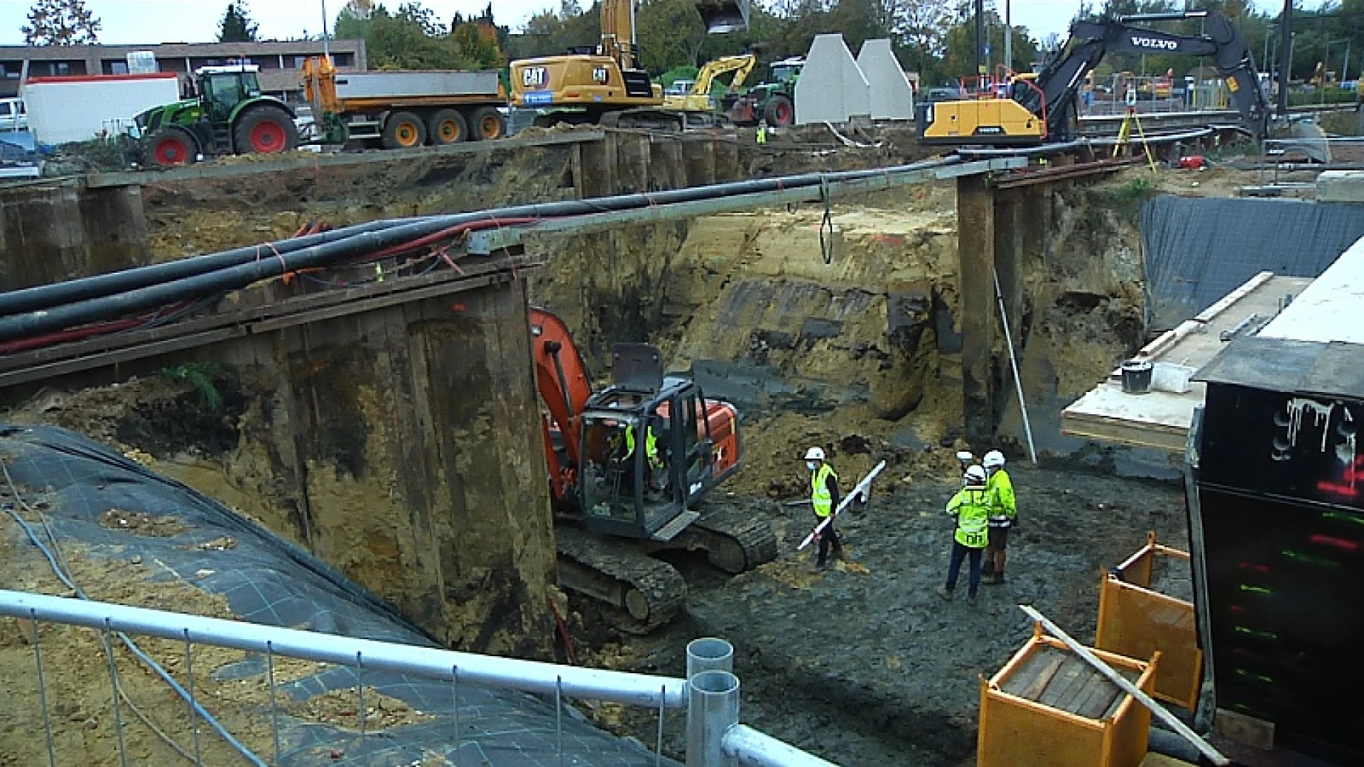 Veel kijklustigen voor werken aan tunnel en bruggen ter vervanging van de overwegen in Diepenbeek