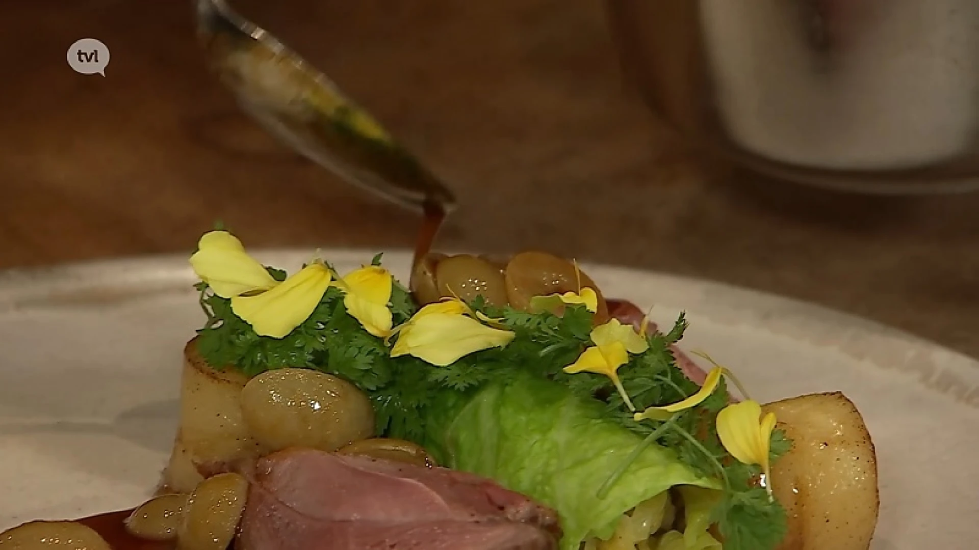 Jonge duif ( op karkas ) - savooikool - gekonfijte aardappel - truffel