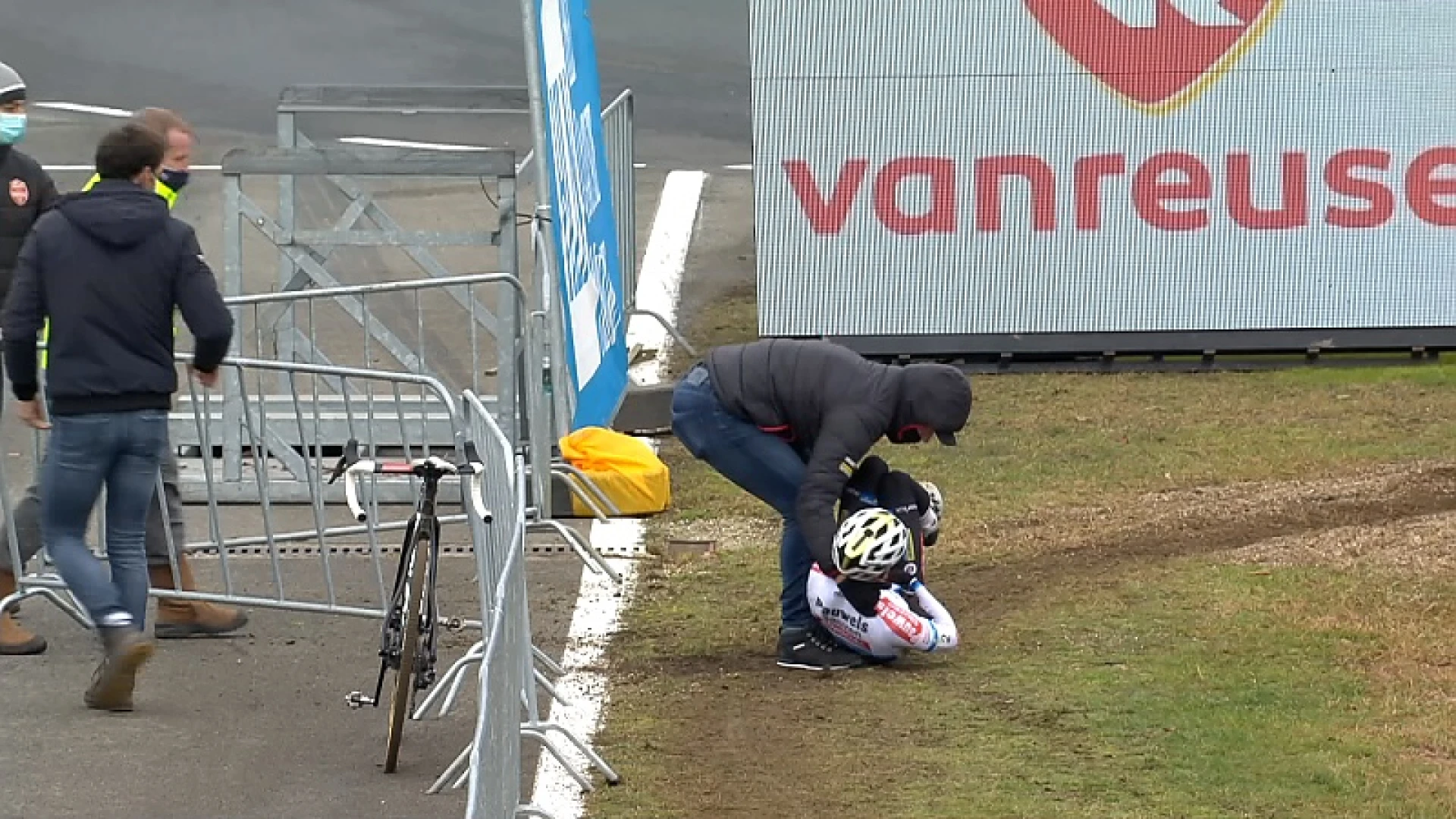 Van der Poel wint in Zolder, Iserbyt zwaar ten val