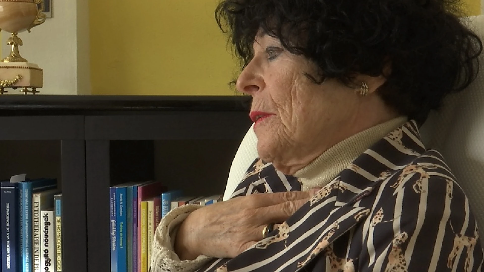 Vrouw uit Pelt klaagt uitstoot van houtkachels aan