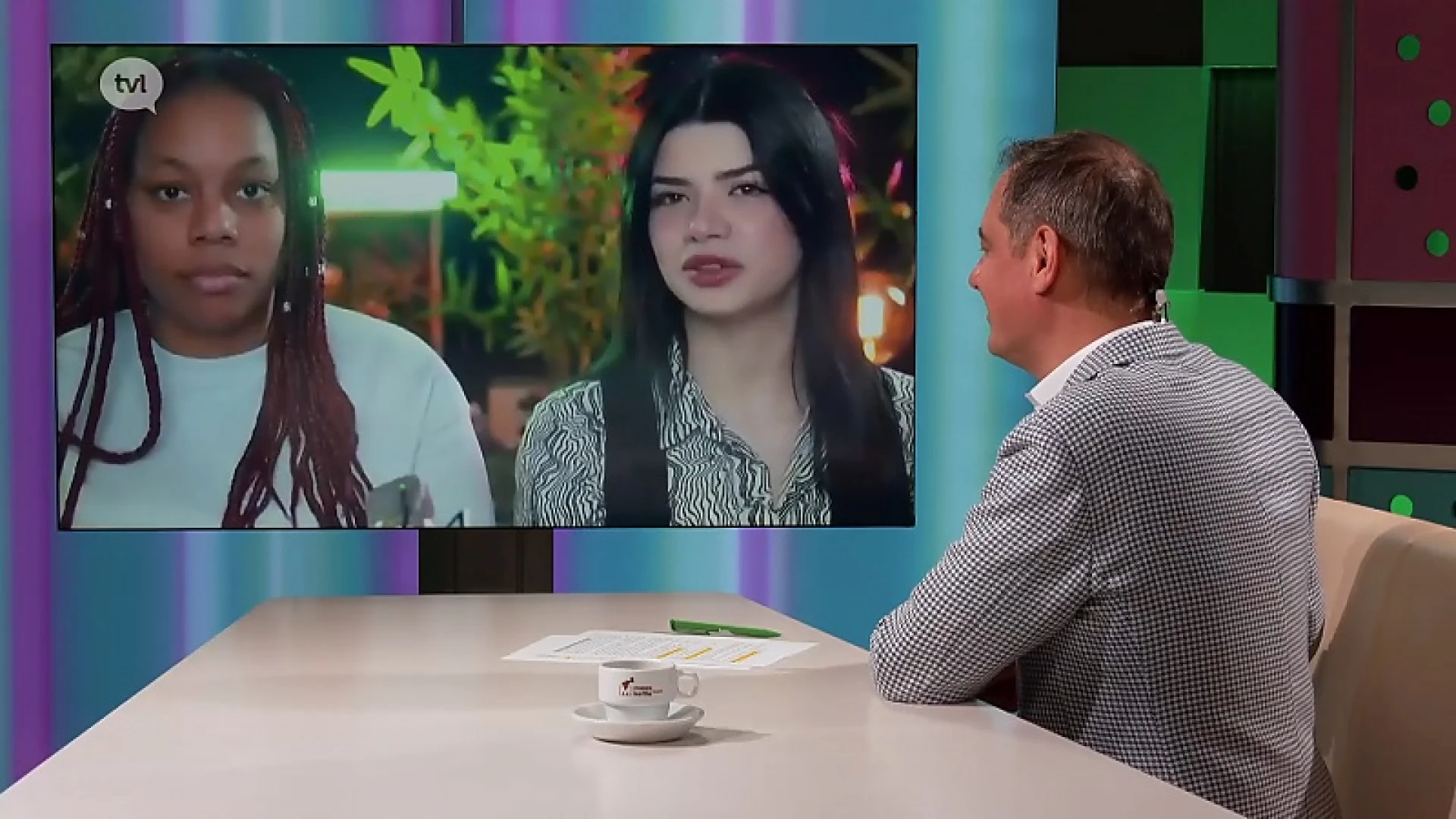 Youtubers Ozlem & Esosa van Differently Alike