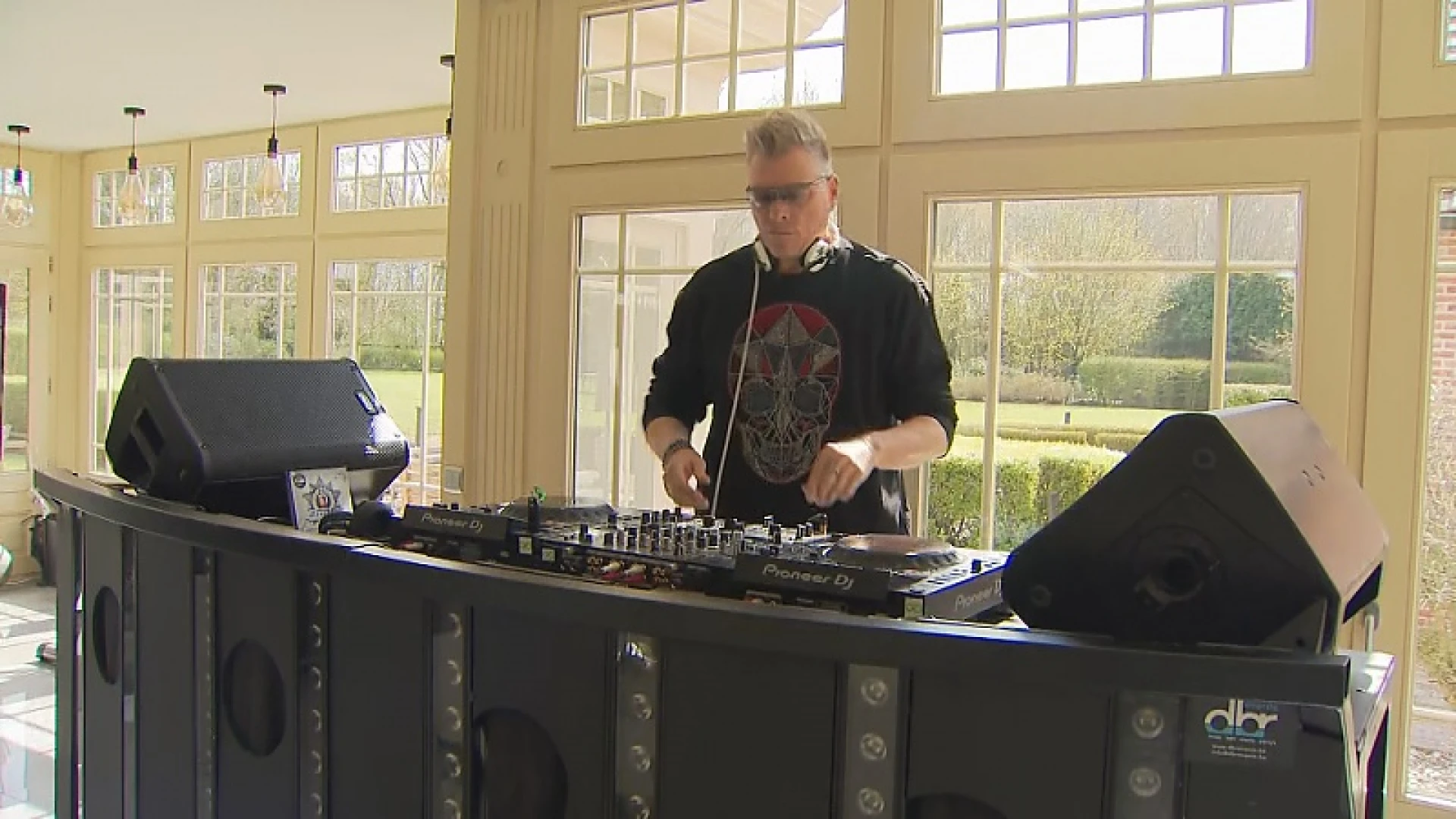 DJ Pat Krimson gevraagd om op lockdownfeesten te draaien