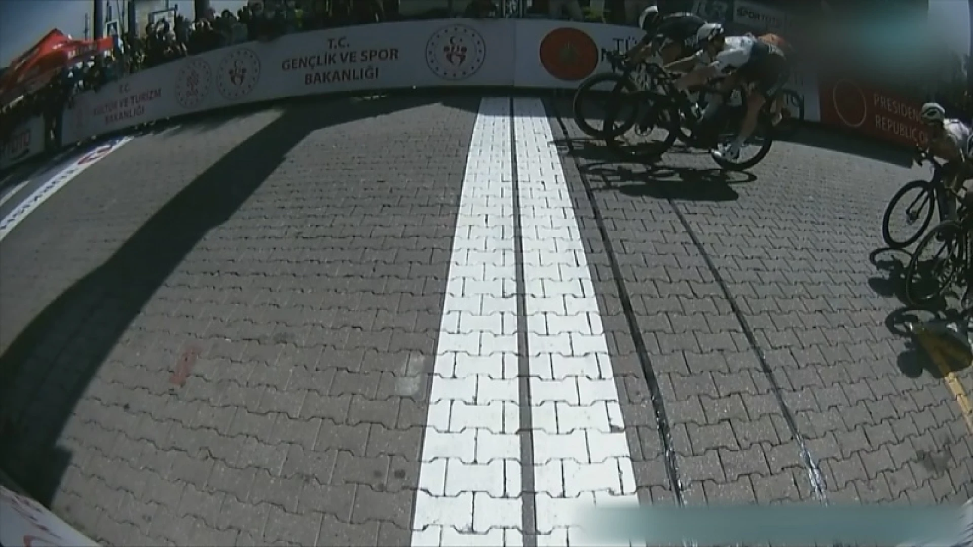 Jasper Philipsen wint 6de rit in Ronde van Turkije