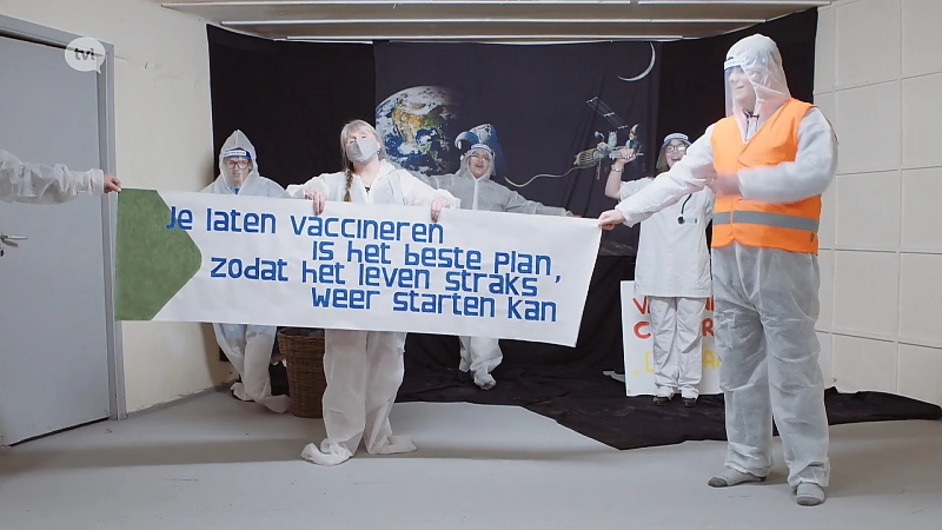 Genkse toneelgroep promoot vaccinatiecampagne op ludieke wijze