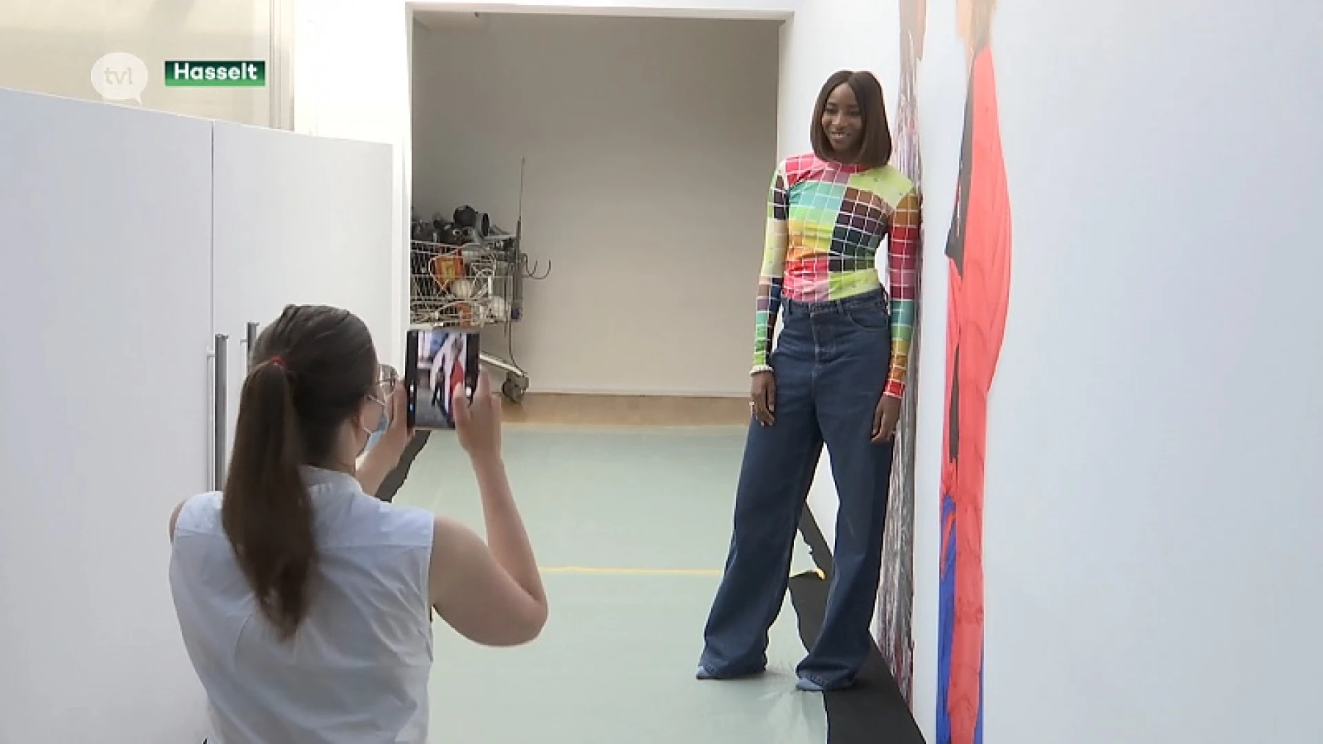 Gastcuratoren Elodie Ouédraogo en Olivia Borlée stellen nieuwe expo Modemuseum voor
