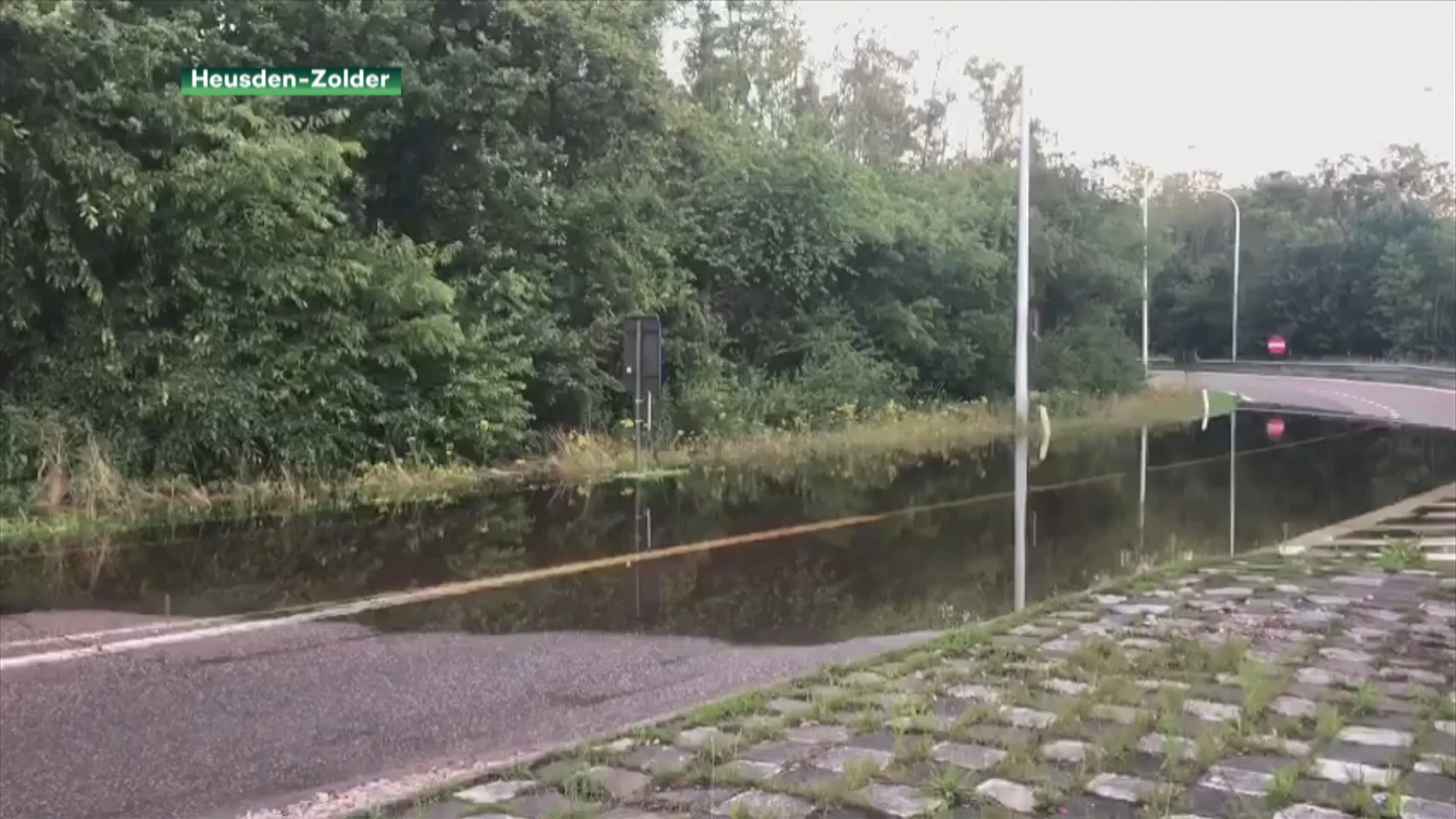 Op- en afrit E314 in Heusden-Zolder afgesloten wegens wateroverlast