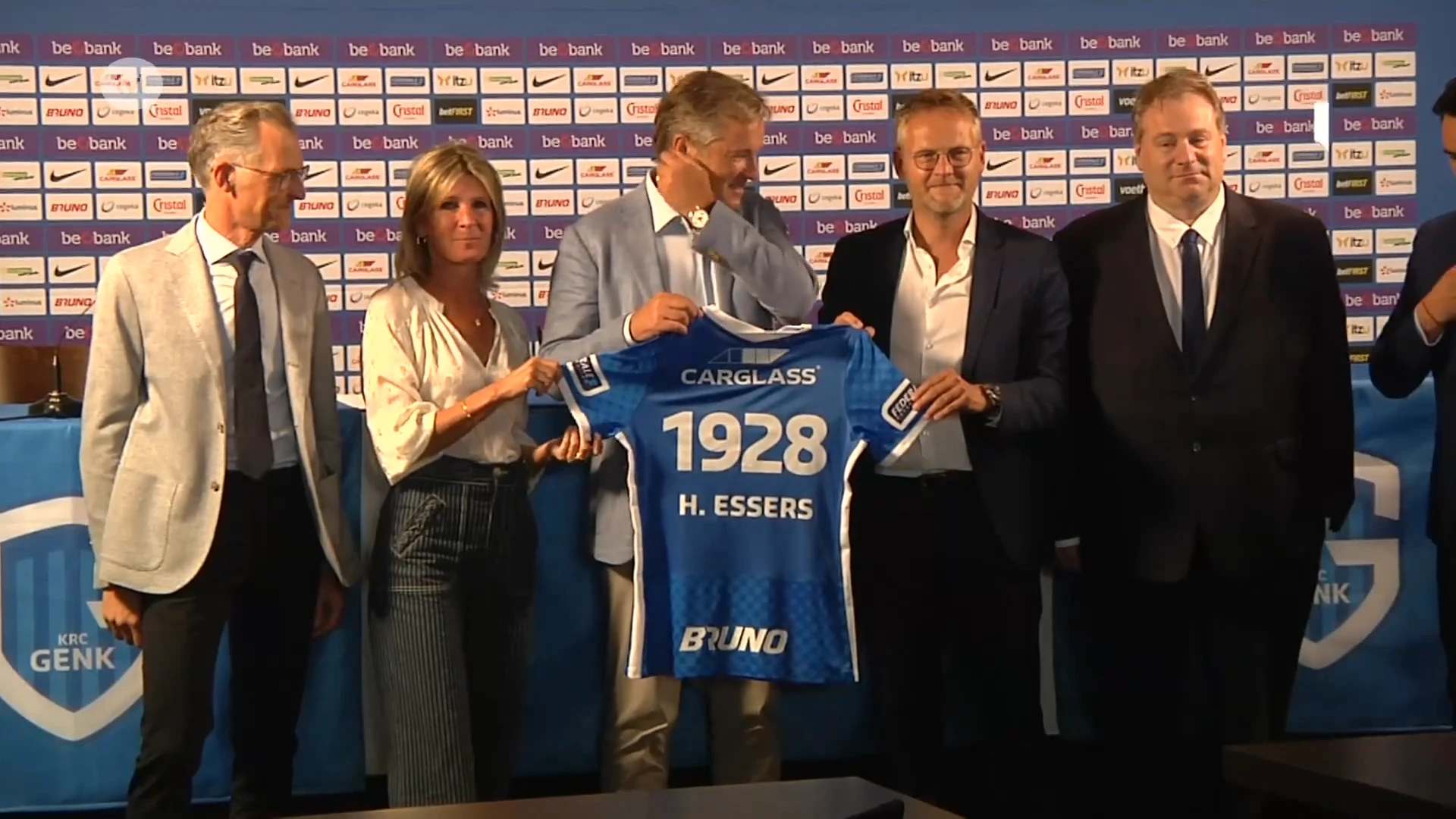 Essers zoekt 500 werknemers onder supporters Racing Genk