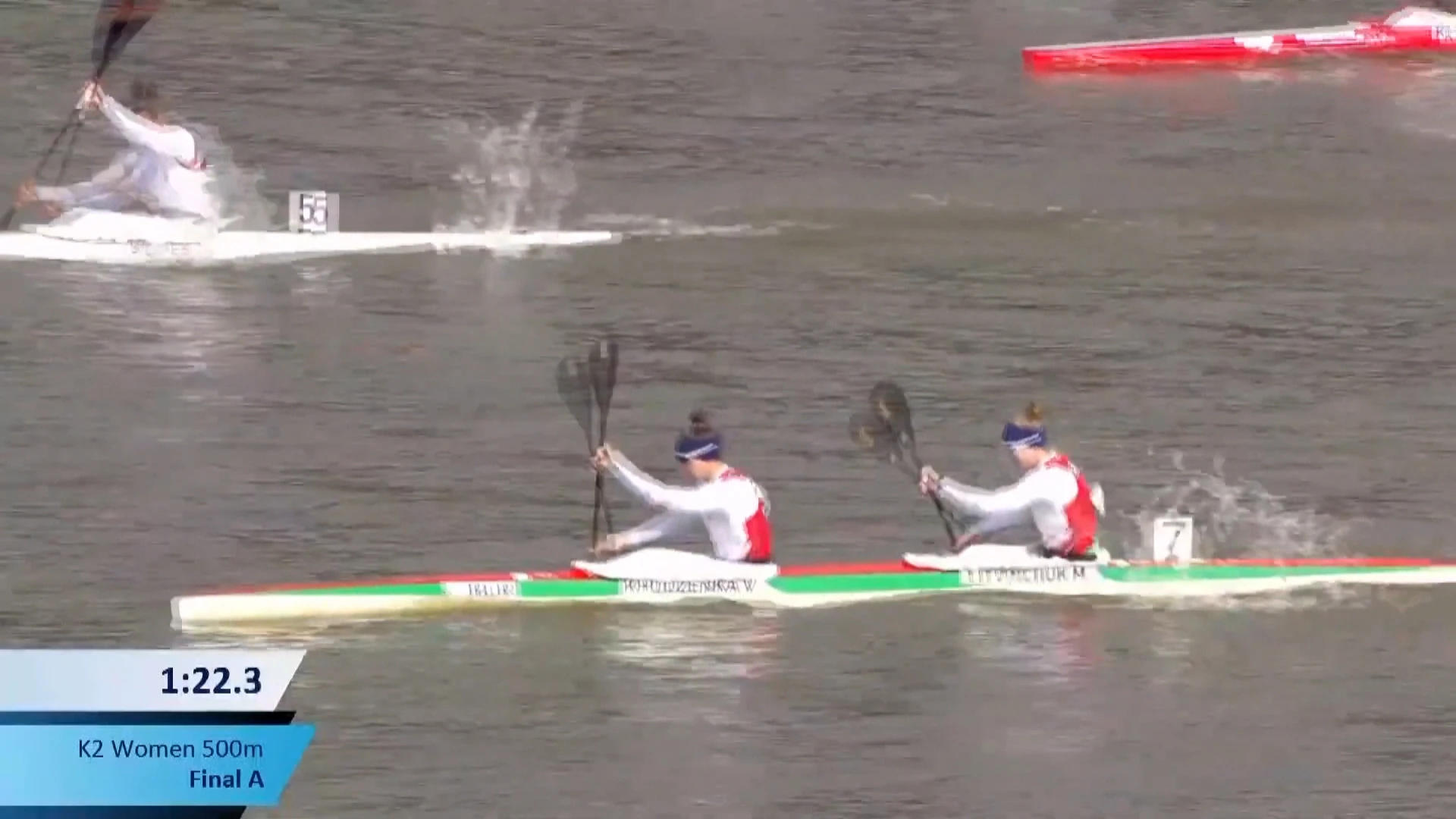 Hermien Peters en Lize Broeckx varen naar brons op WK Kajak