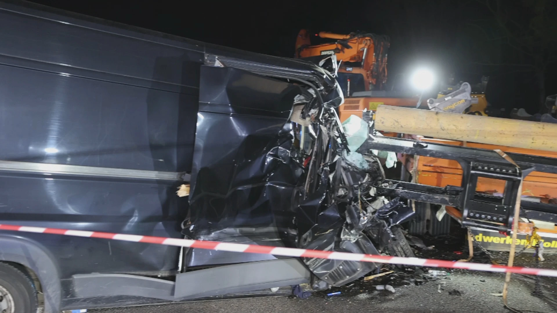 25-jarige vrouw uit Lommel komt om het leven bij crash tegen kraanwagen