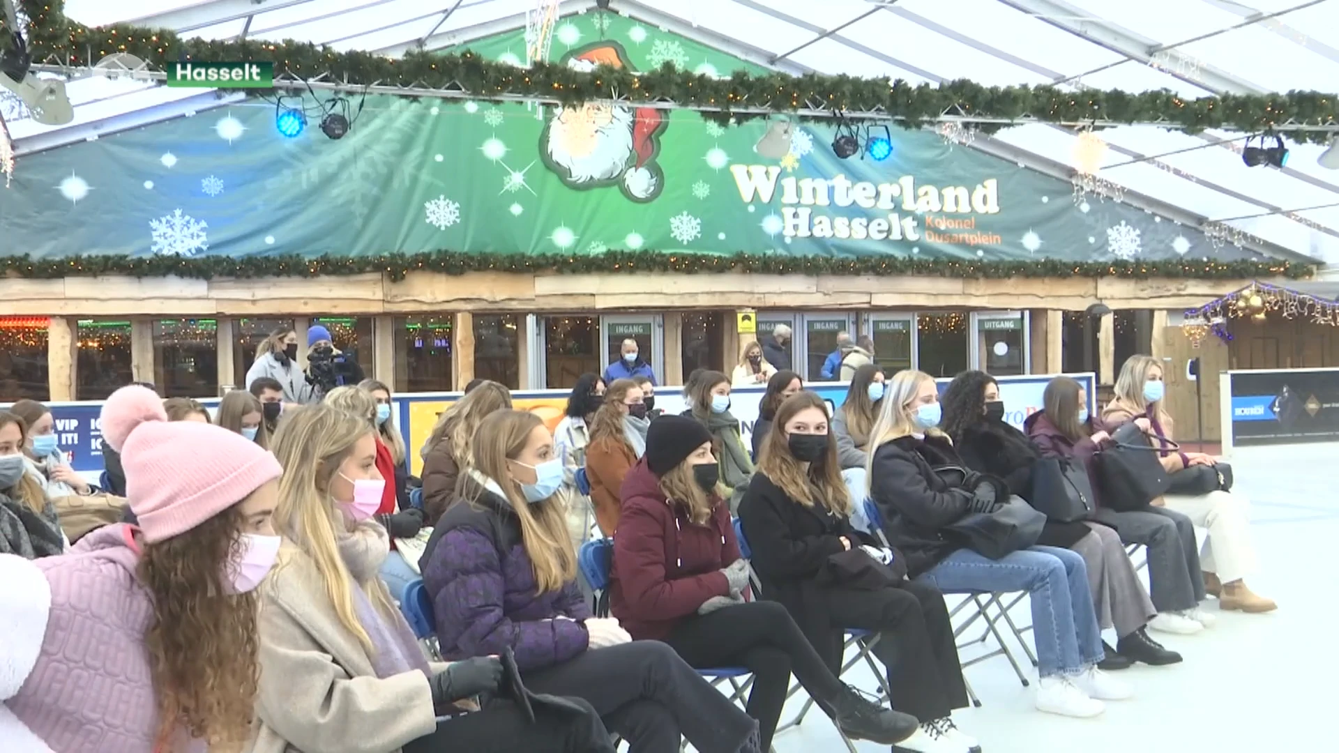 PXL-studenten volgen les op schaatsbaan in Winterland