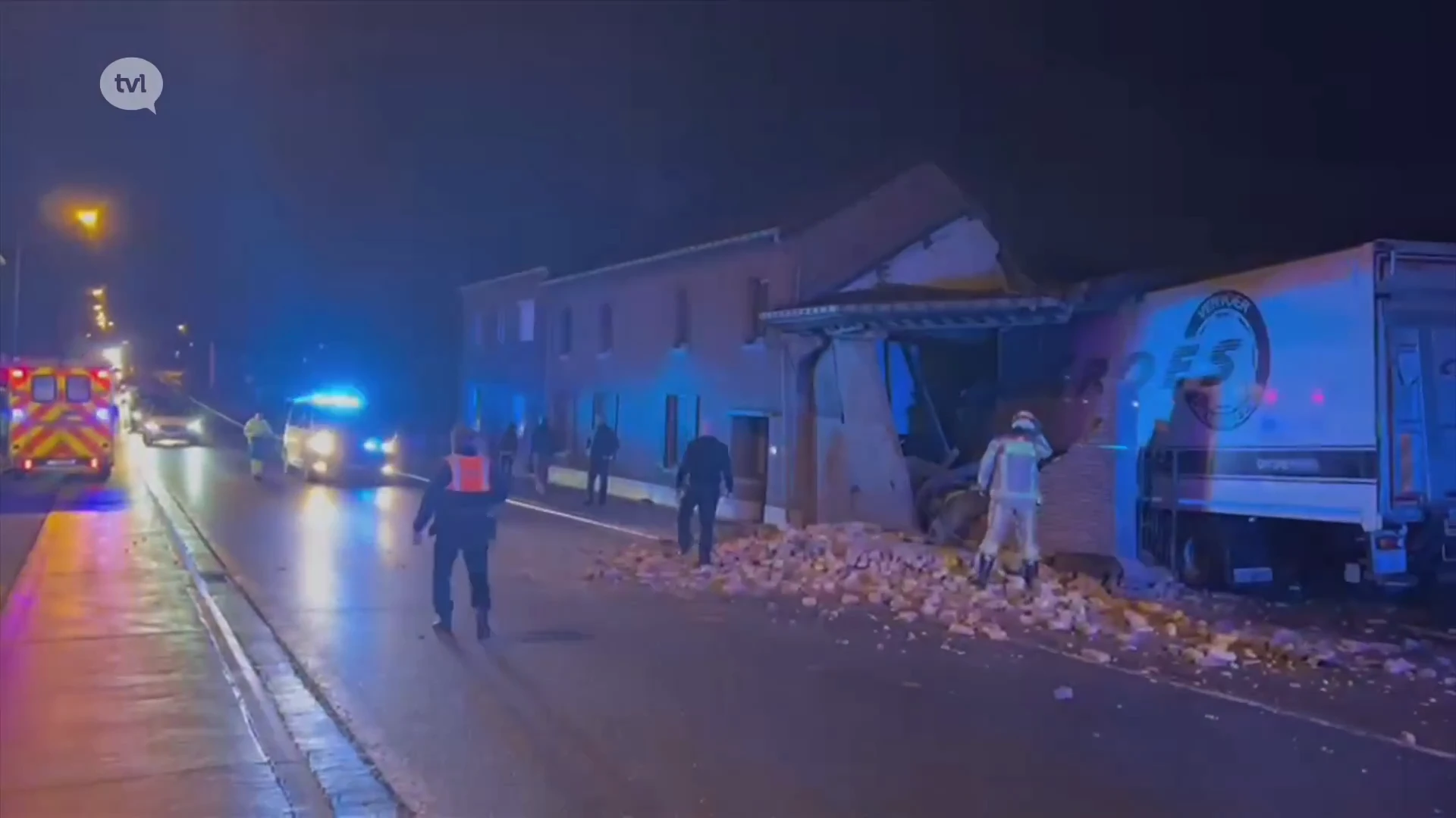 Vrachtwagen rijdt huis binnen in Bilzen