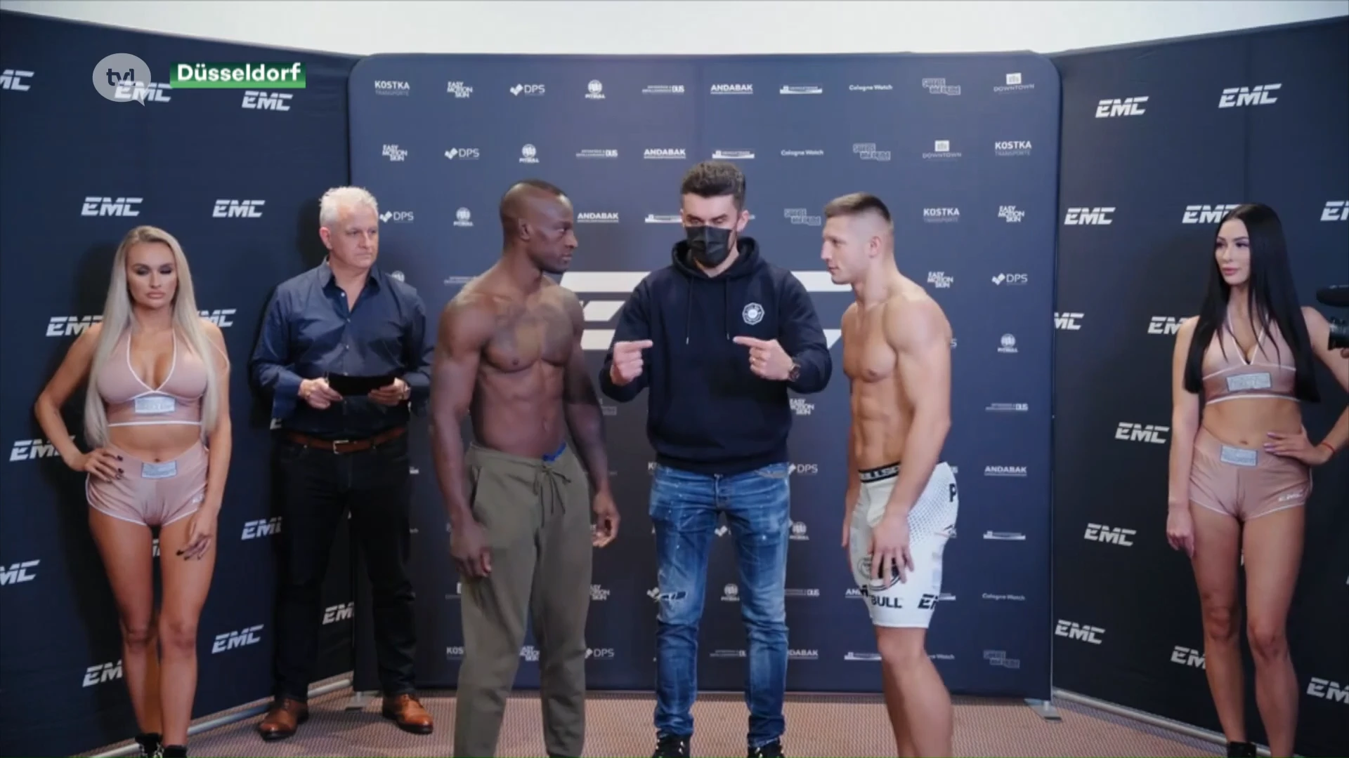 Genkenaar Artur Szczepaniak wint MMA-kamp in Düsseldorf